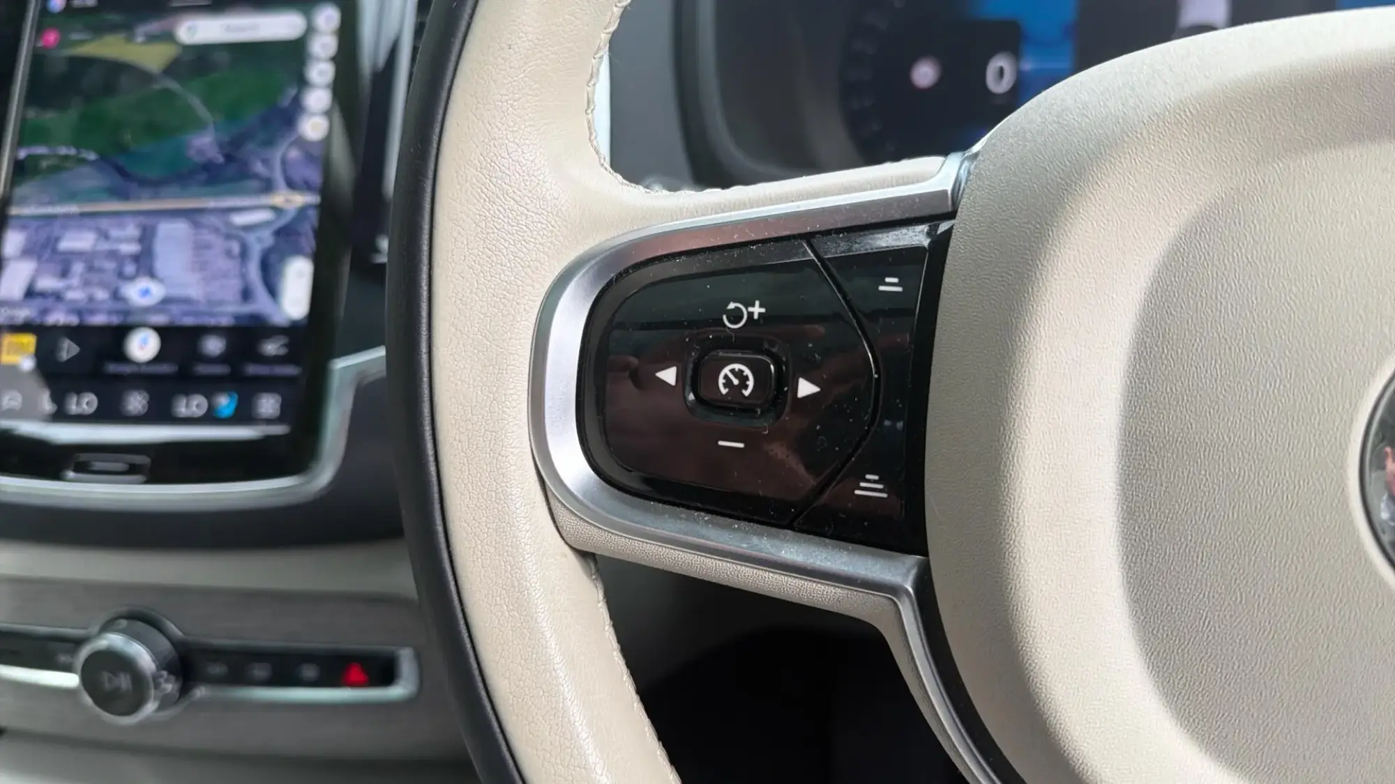Volvo XC90 Plug-In Hybrid Image 20