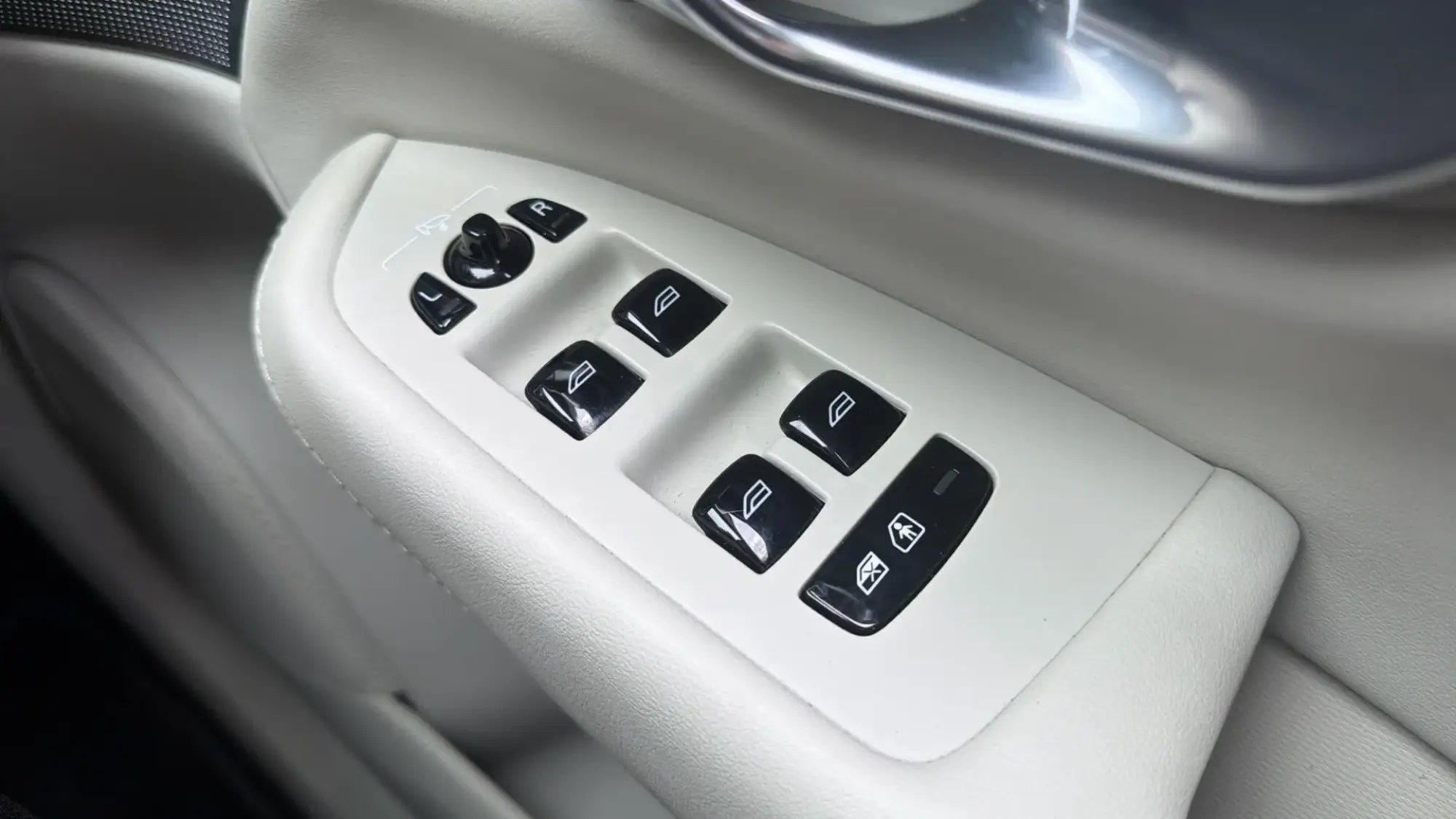 Volvo XC90 Plug-In Hybrid Image 23