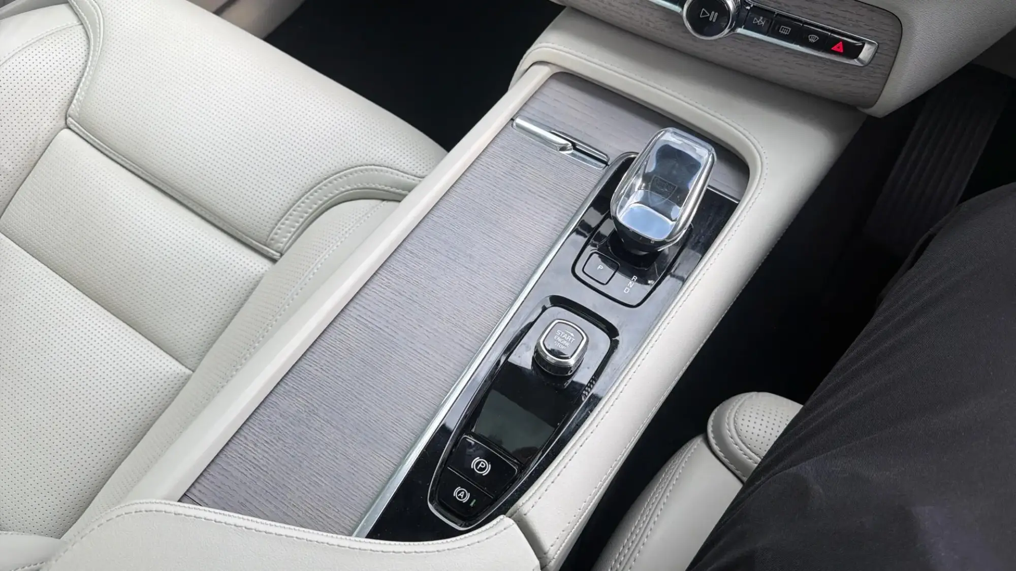 Volvo XC90 Plug-In Hybrid Image 25