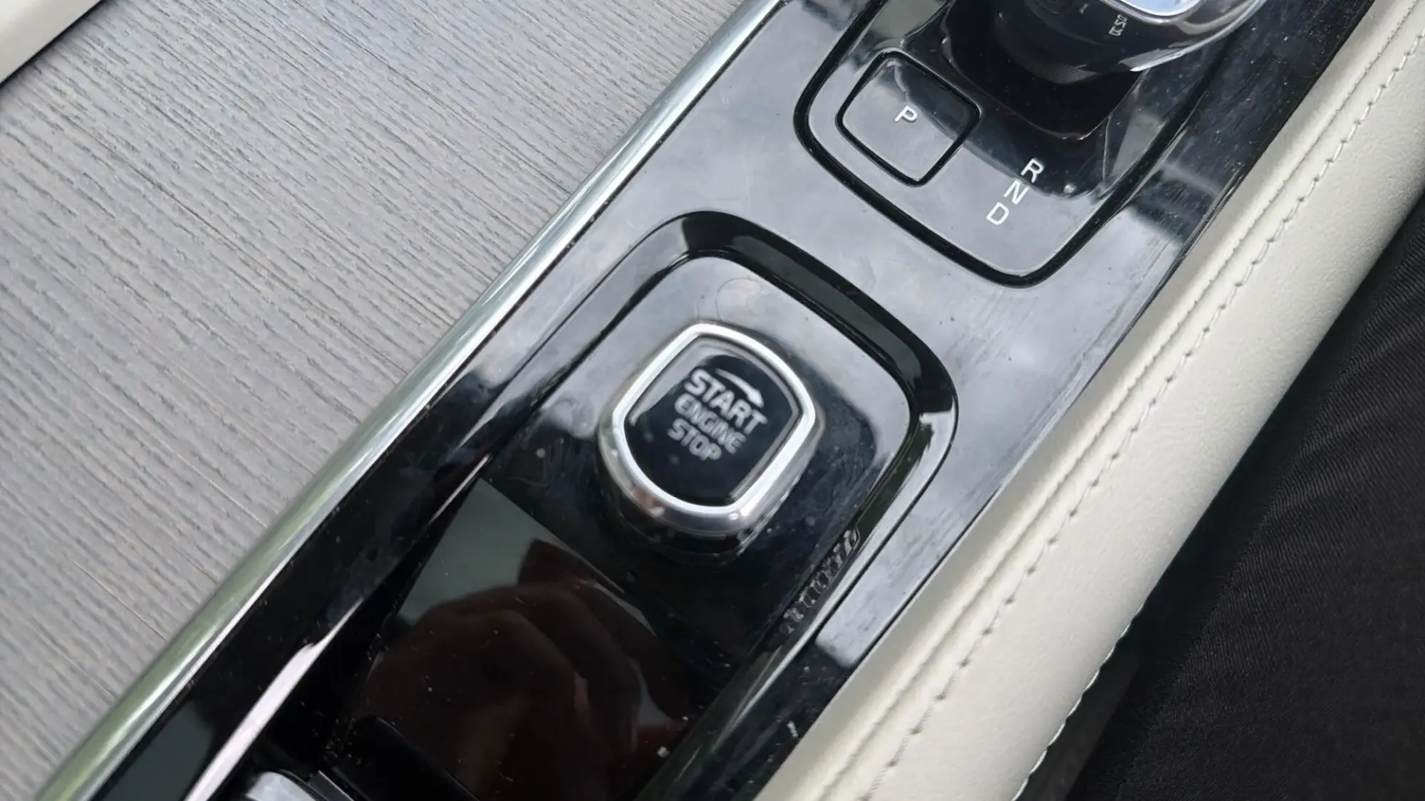 Volvo XC90 Plug-In Hybrid Image 26