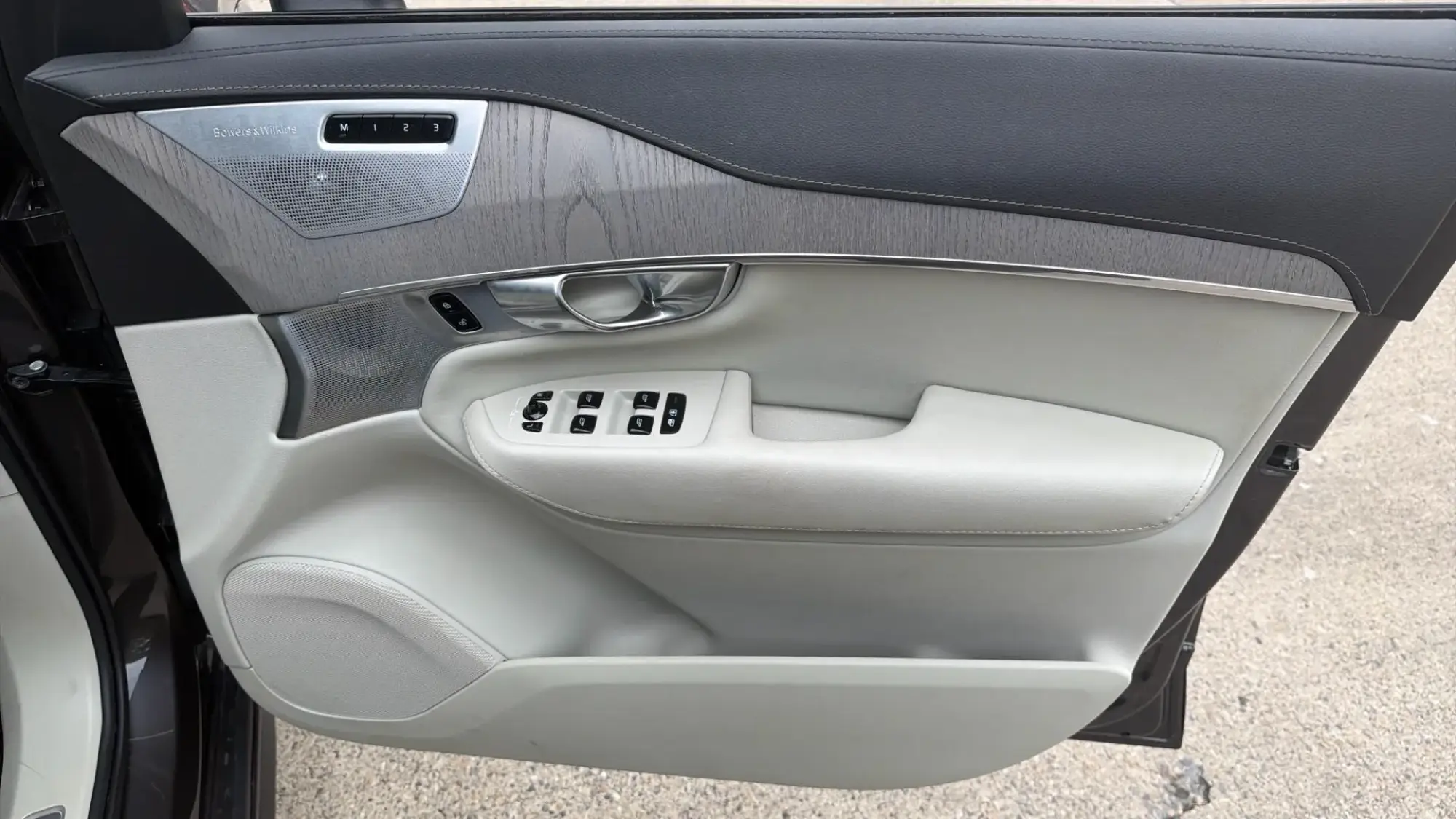 Volvo XC90 Plug-In Hybrid Image 28