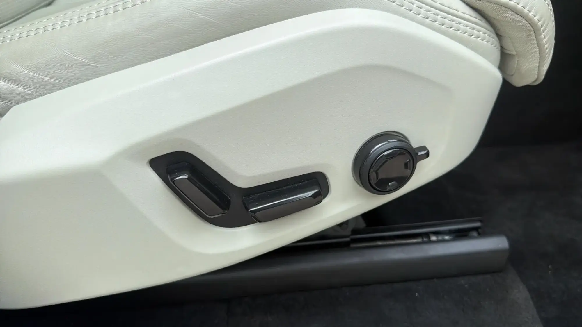 Volvo XC90 Plug-In Hybrid Image 29