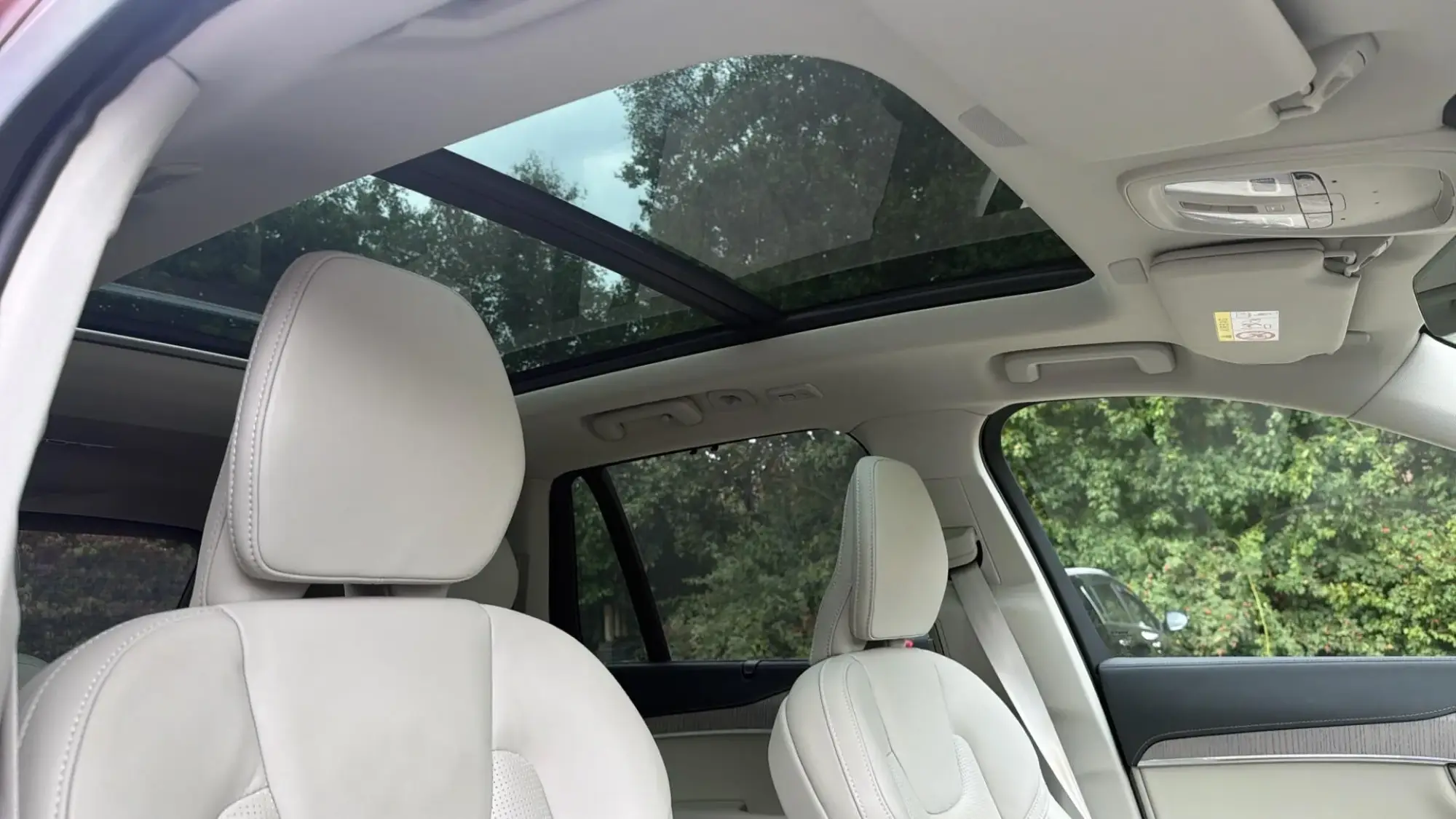 Volvo XC90 Plug-In Hybrid Image 30