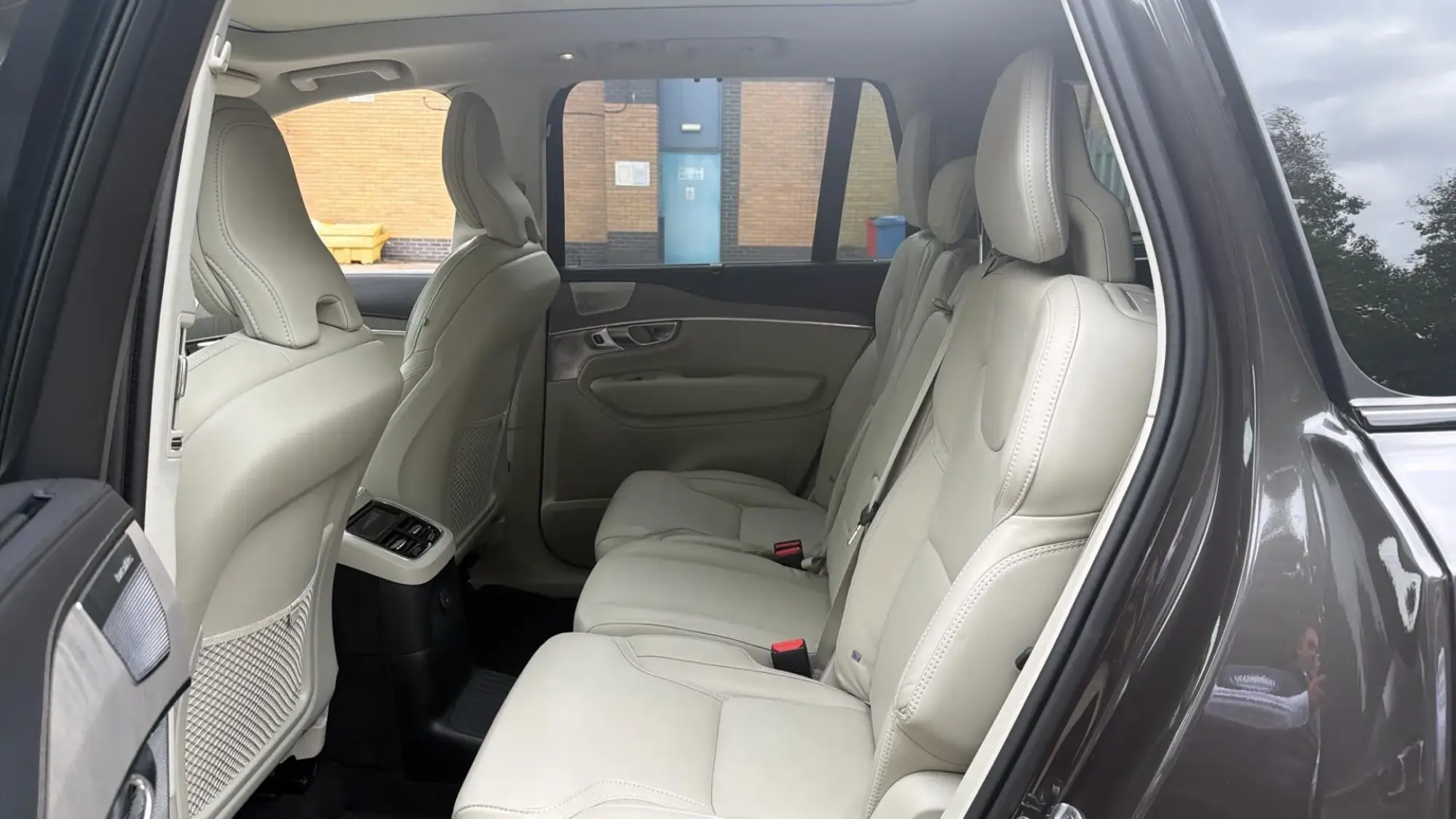 Volvo XC90 Plug-In Hybrid Image 32
