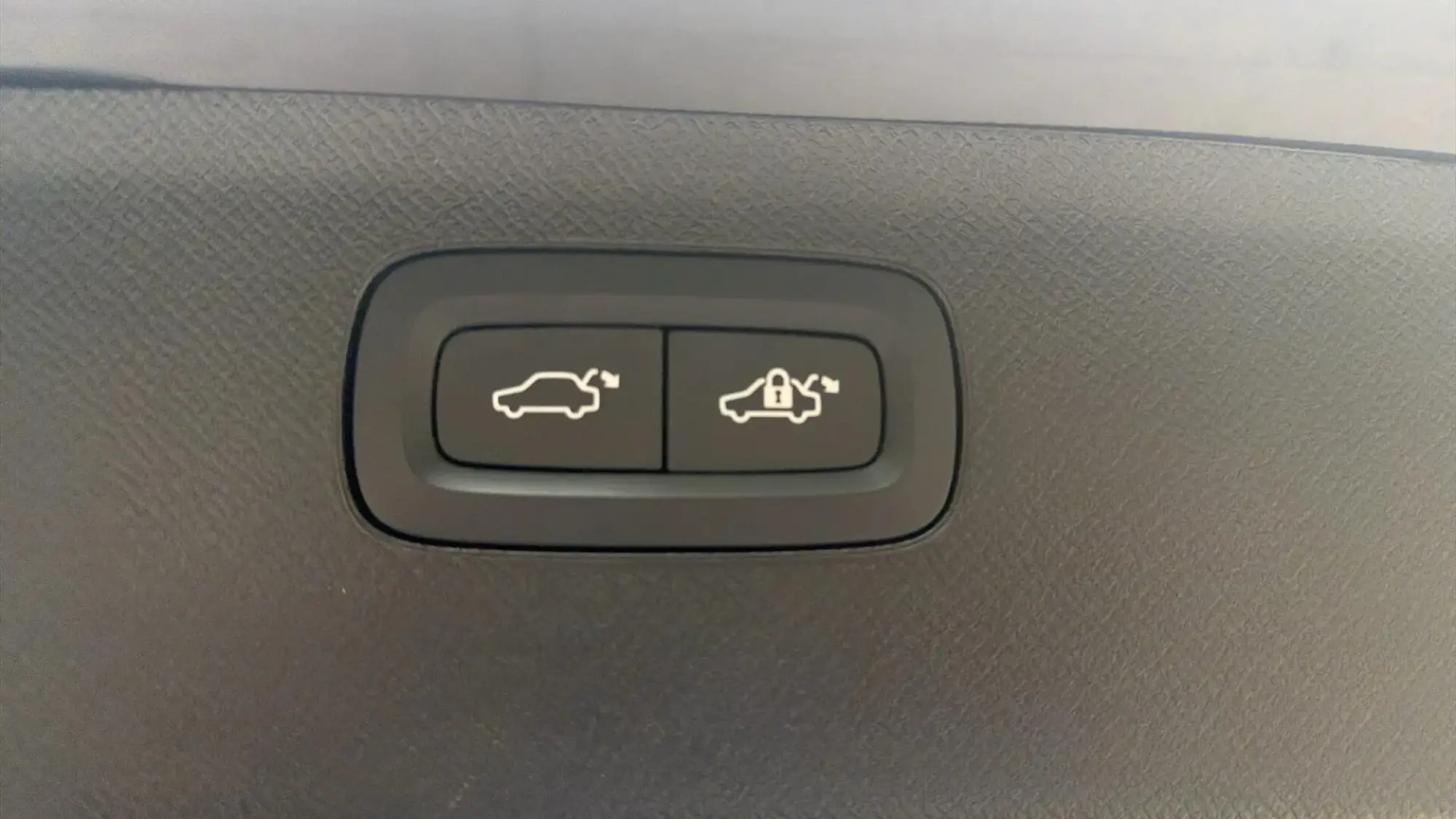 Volvo XC90 Plug-In Hybrid Image 34