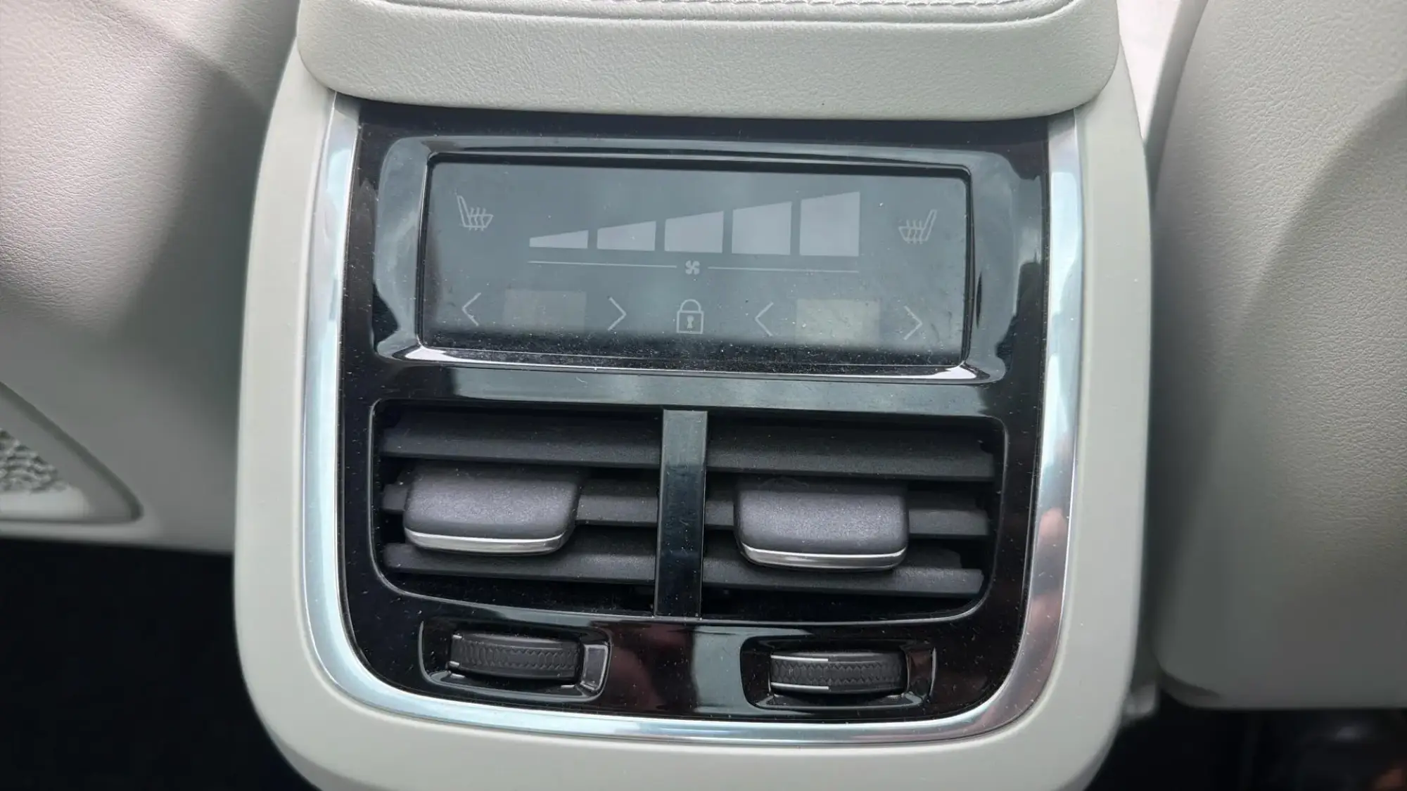 Volvo XC90 Plug-In Hybrid Image 39