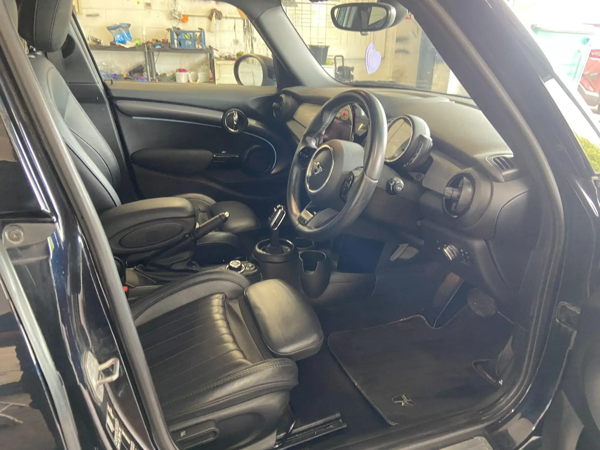 MINI Hatch Image 10