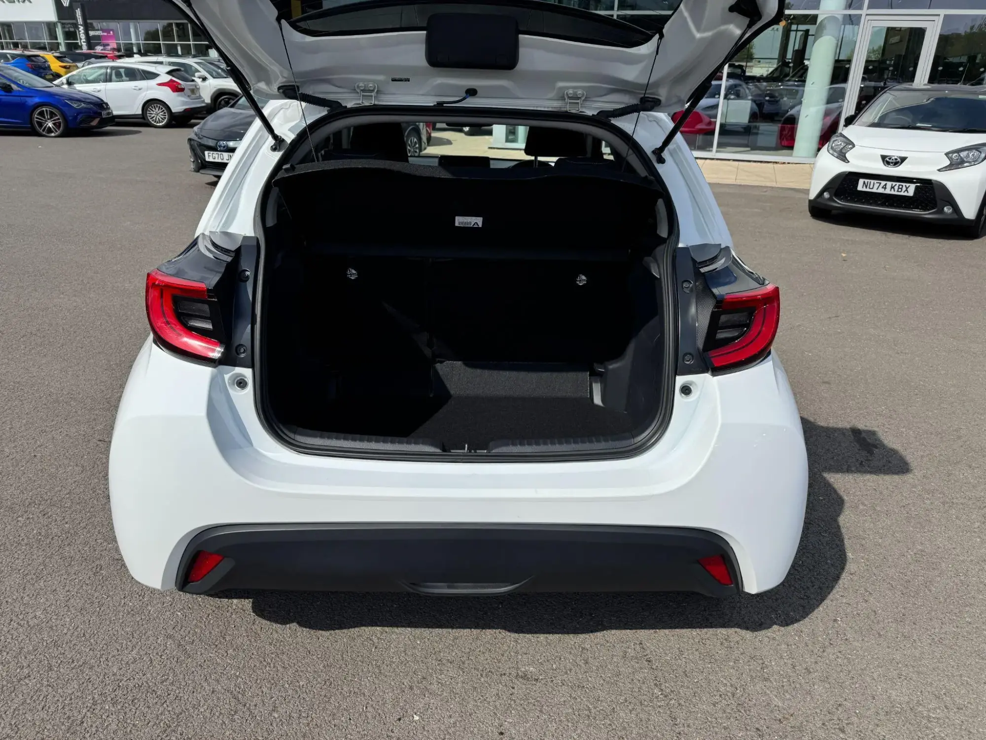 Toyota Yaris Image 10