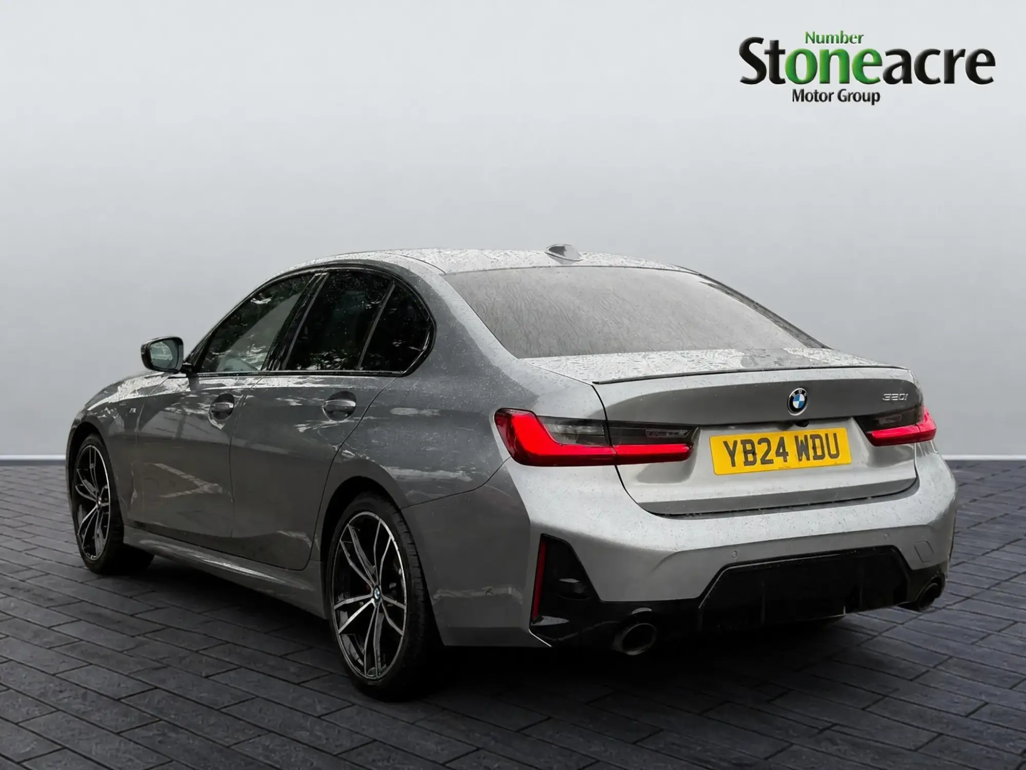 BMW 3 Series Image 4