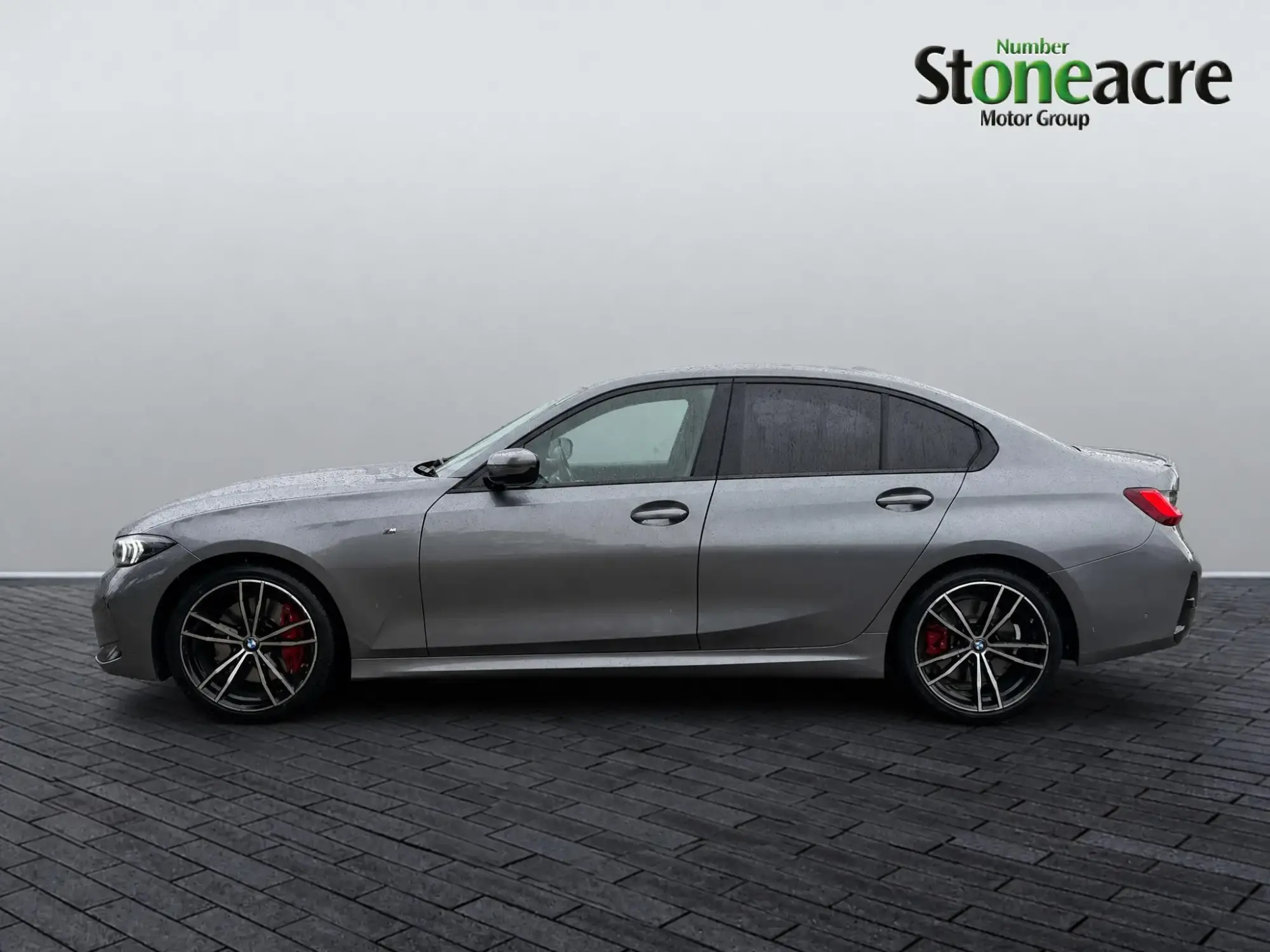 BMW 3 Series Image 6