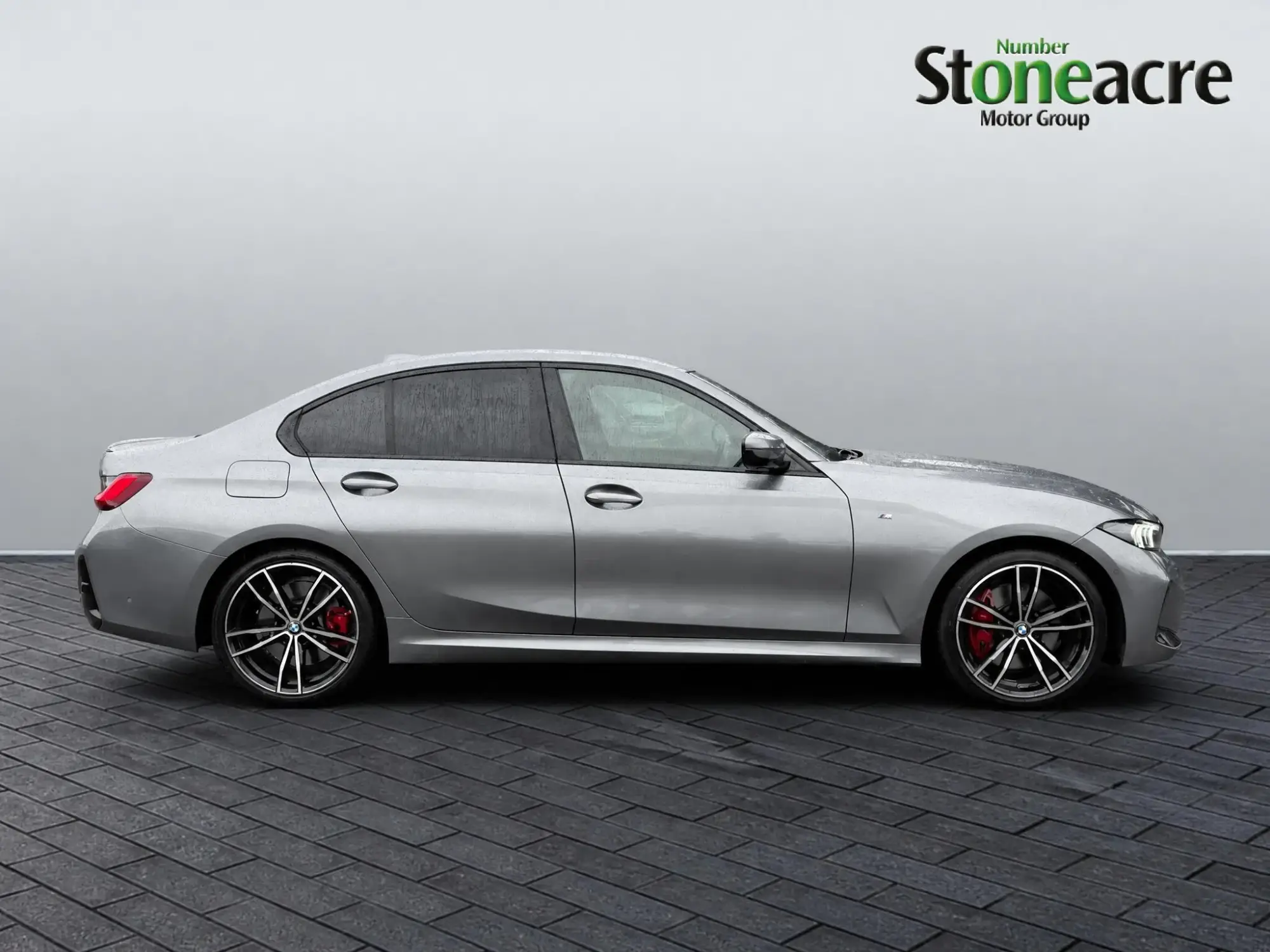 BMW 3 Series Image 8