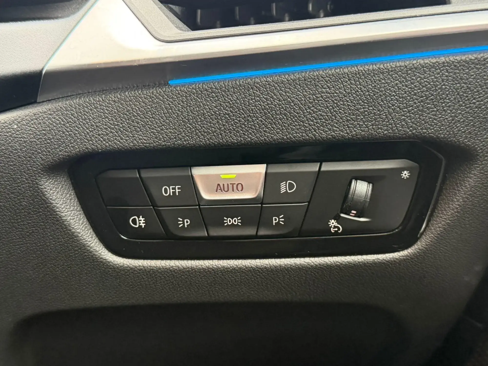BMW 3 Series Image 14