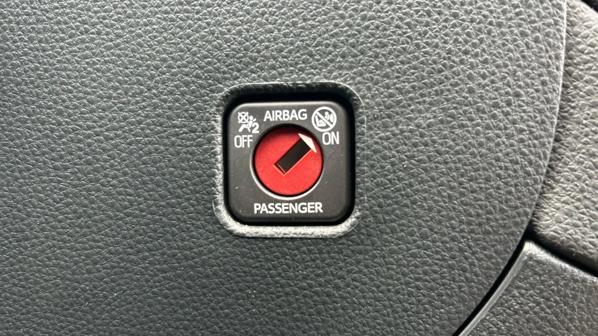 Toyota C-HR Plug-in Hybrid Image 42