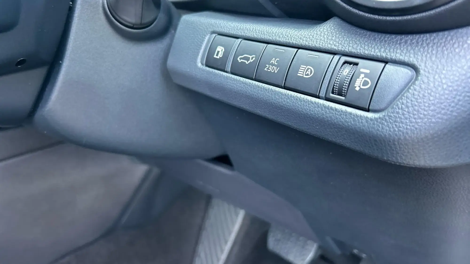 Toyota C-HR Plug-in Hybrid Image 43