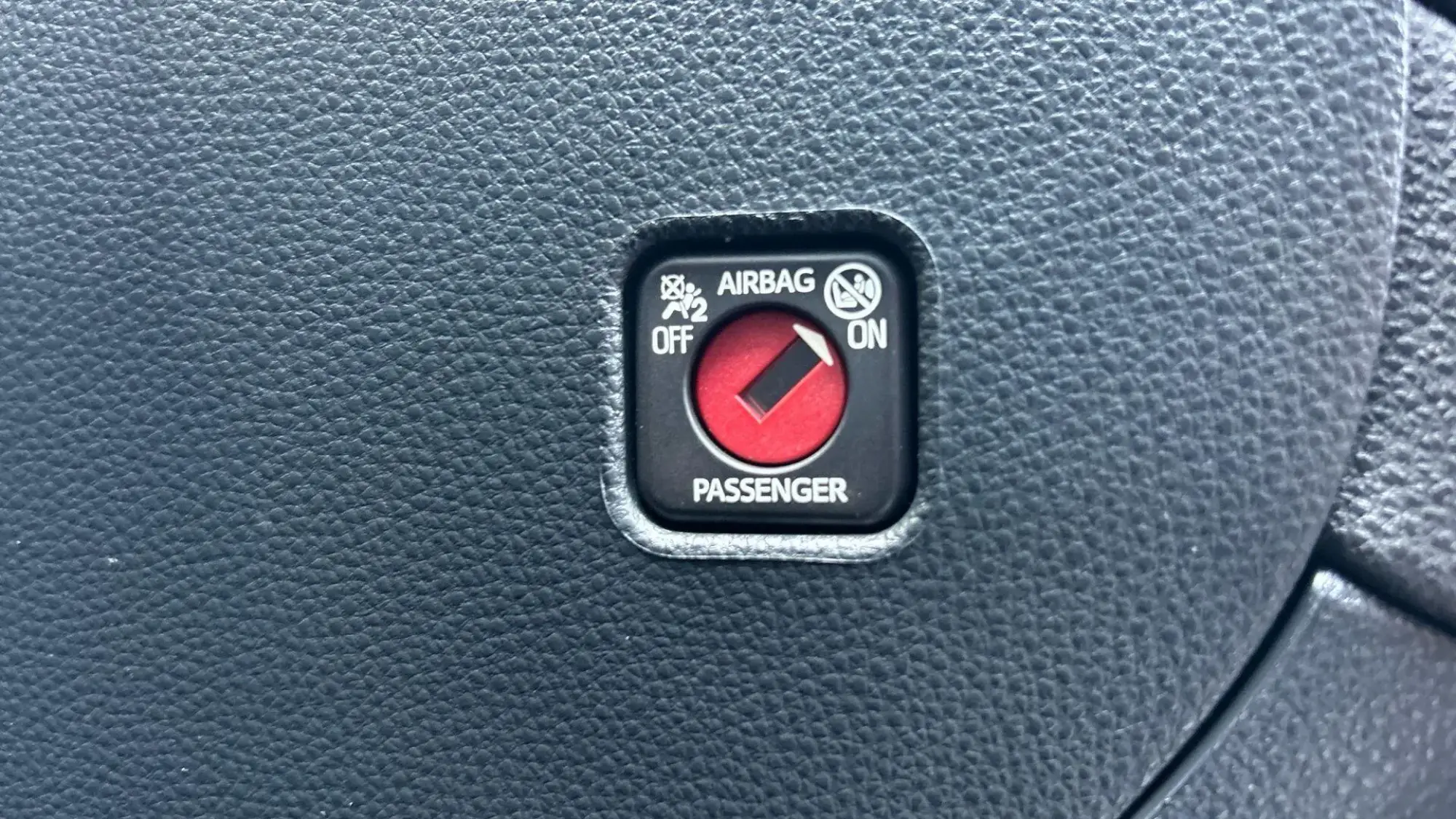Toyota C-HR Plug-in Hybrid Image 45