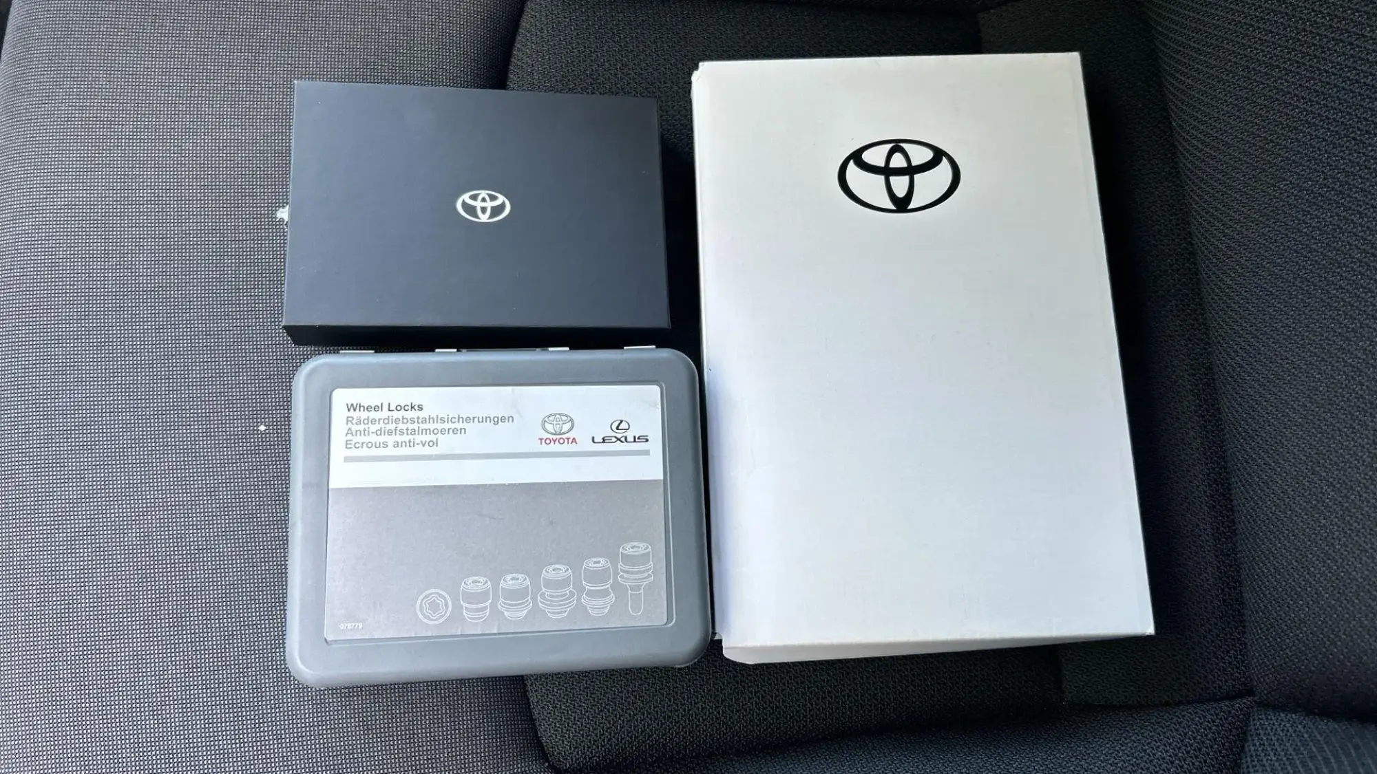 Toyota C-HR Plug-in Hybrid Image 46