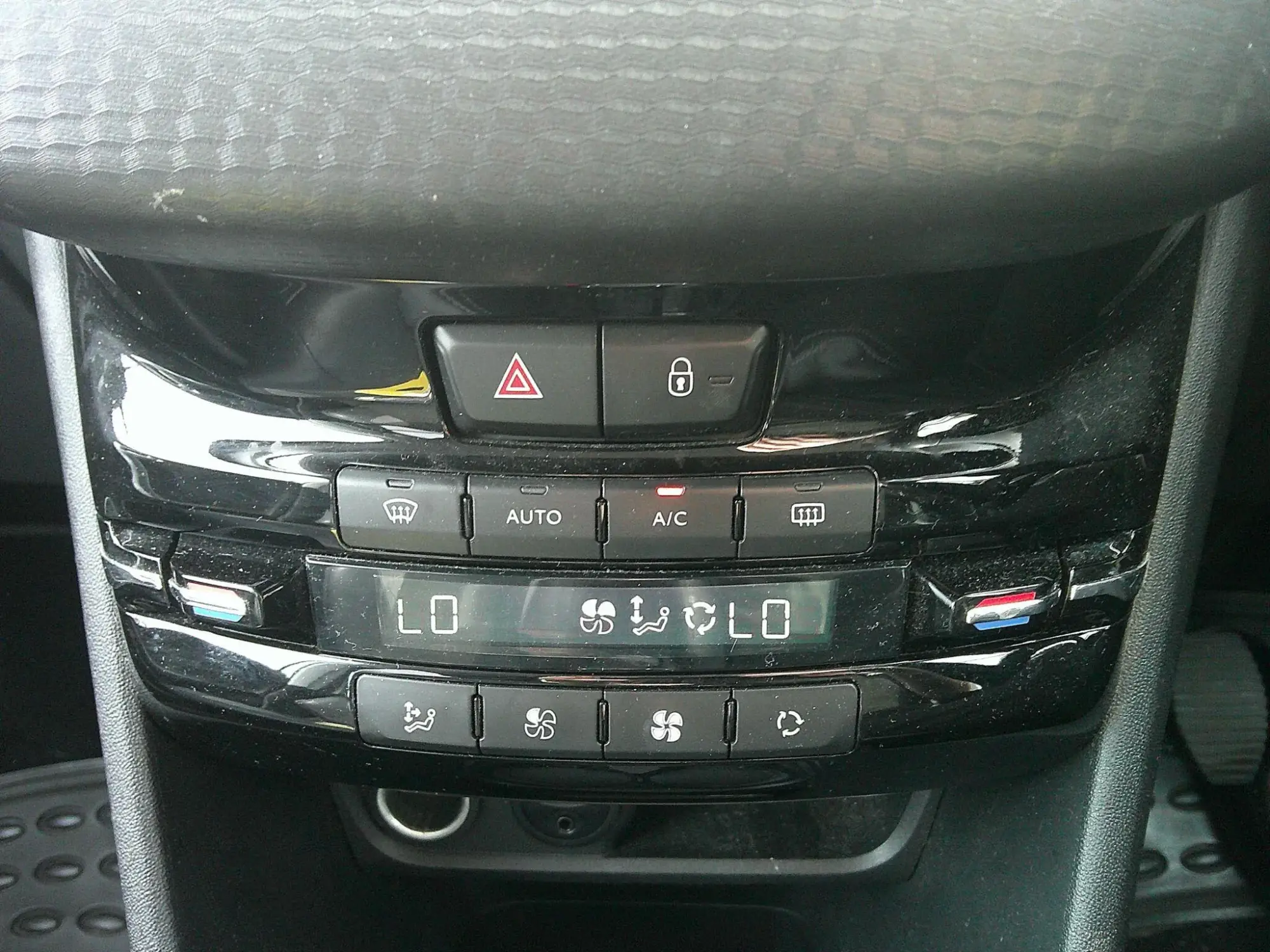 Peugeot 2008 Image 17 Peugeot 2008 Image 17