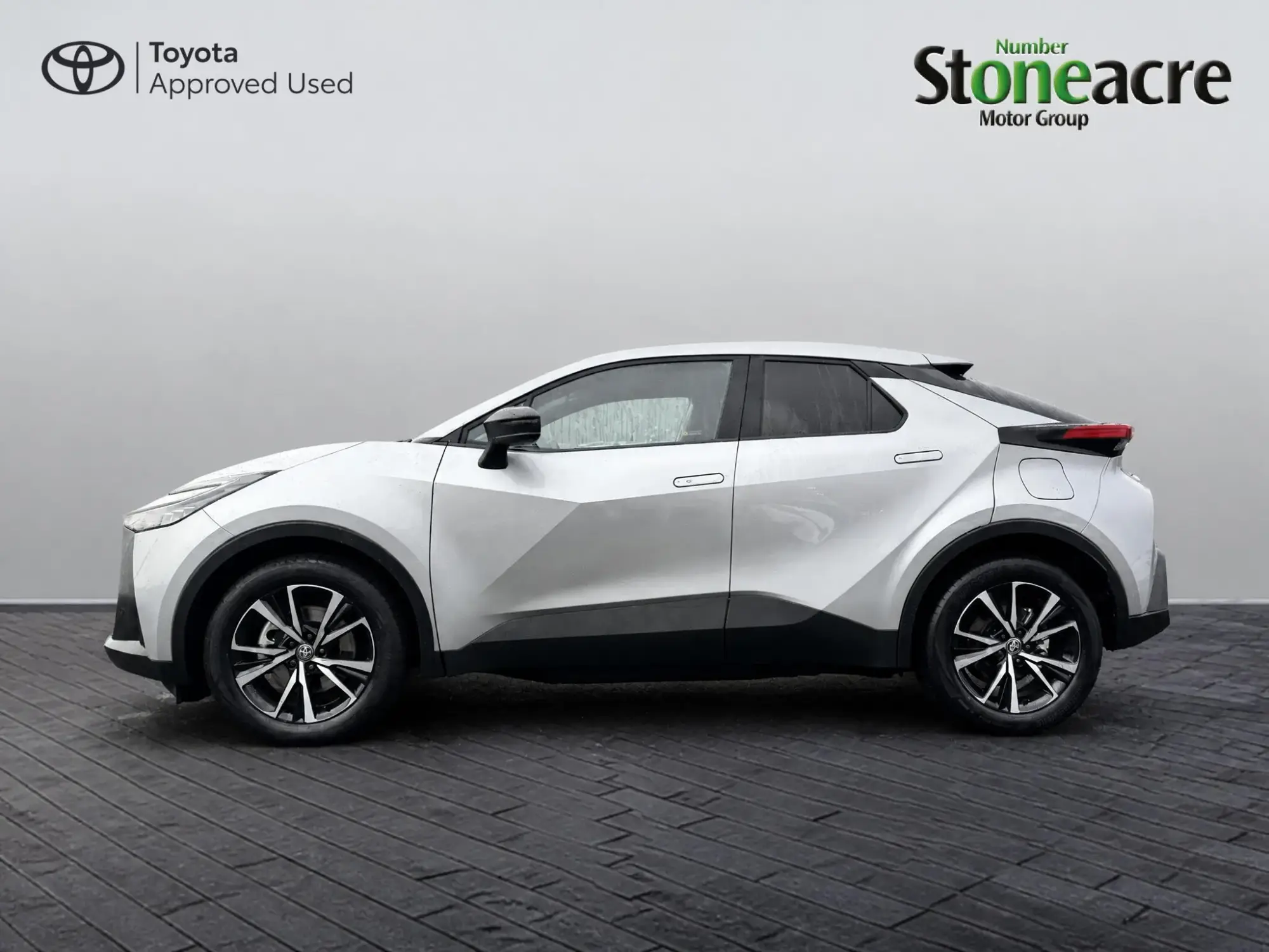 Toyota C-HR Plug-in Hybrid Image 6
