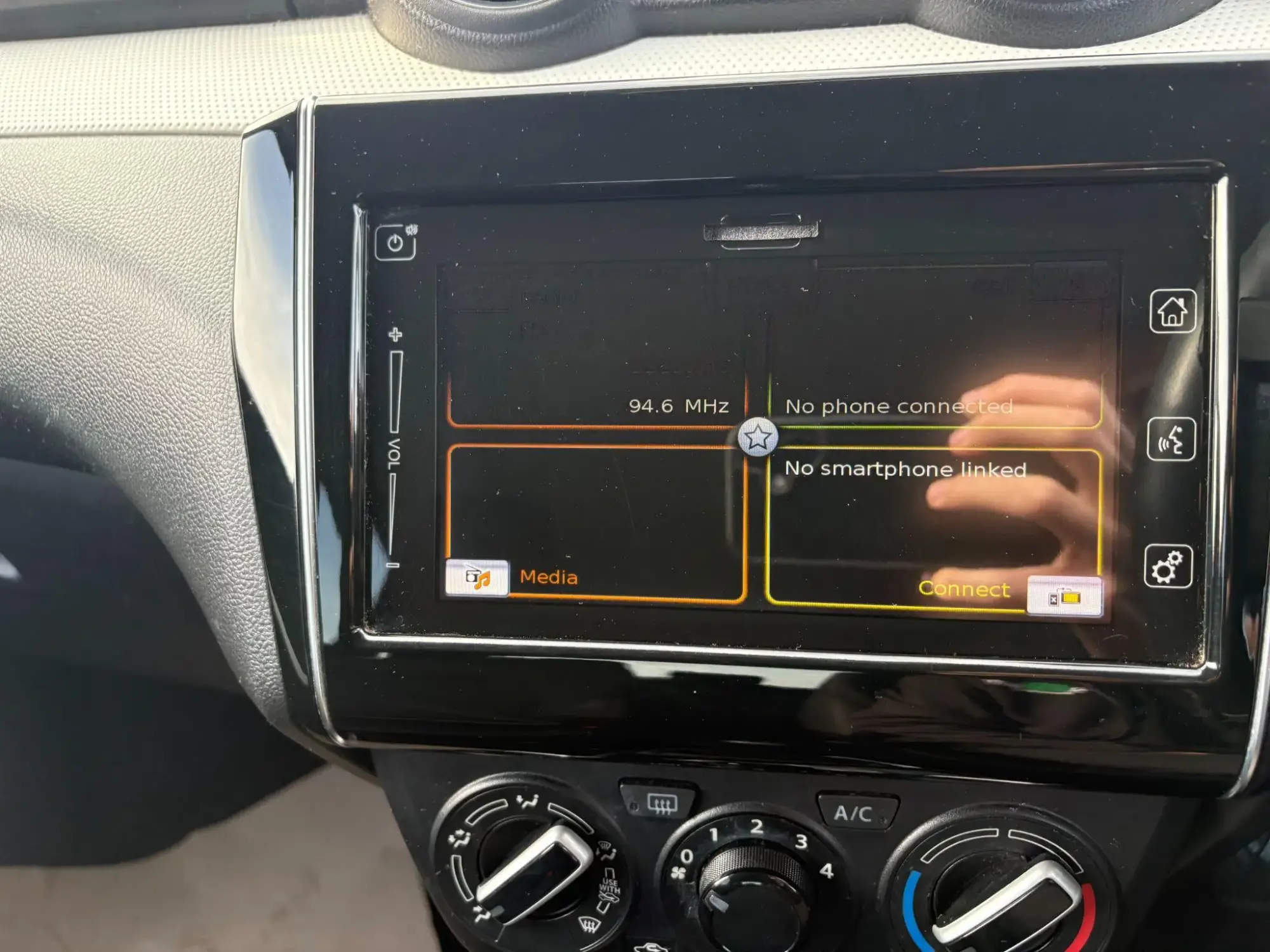 Suzuki Swift Image 23