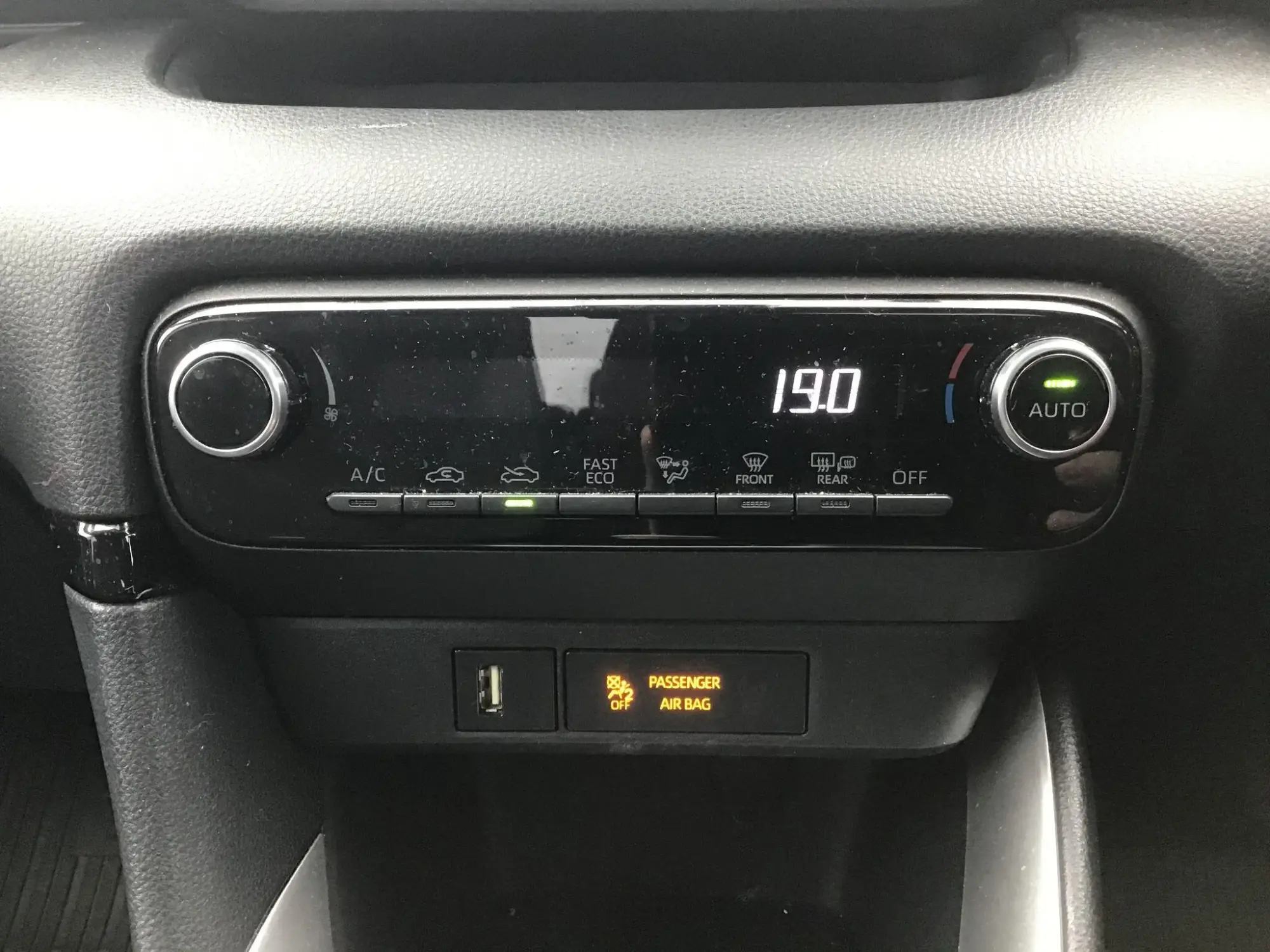 Toyota Yaris Image 9
