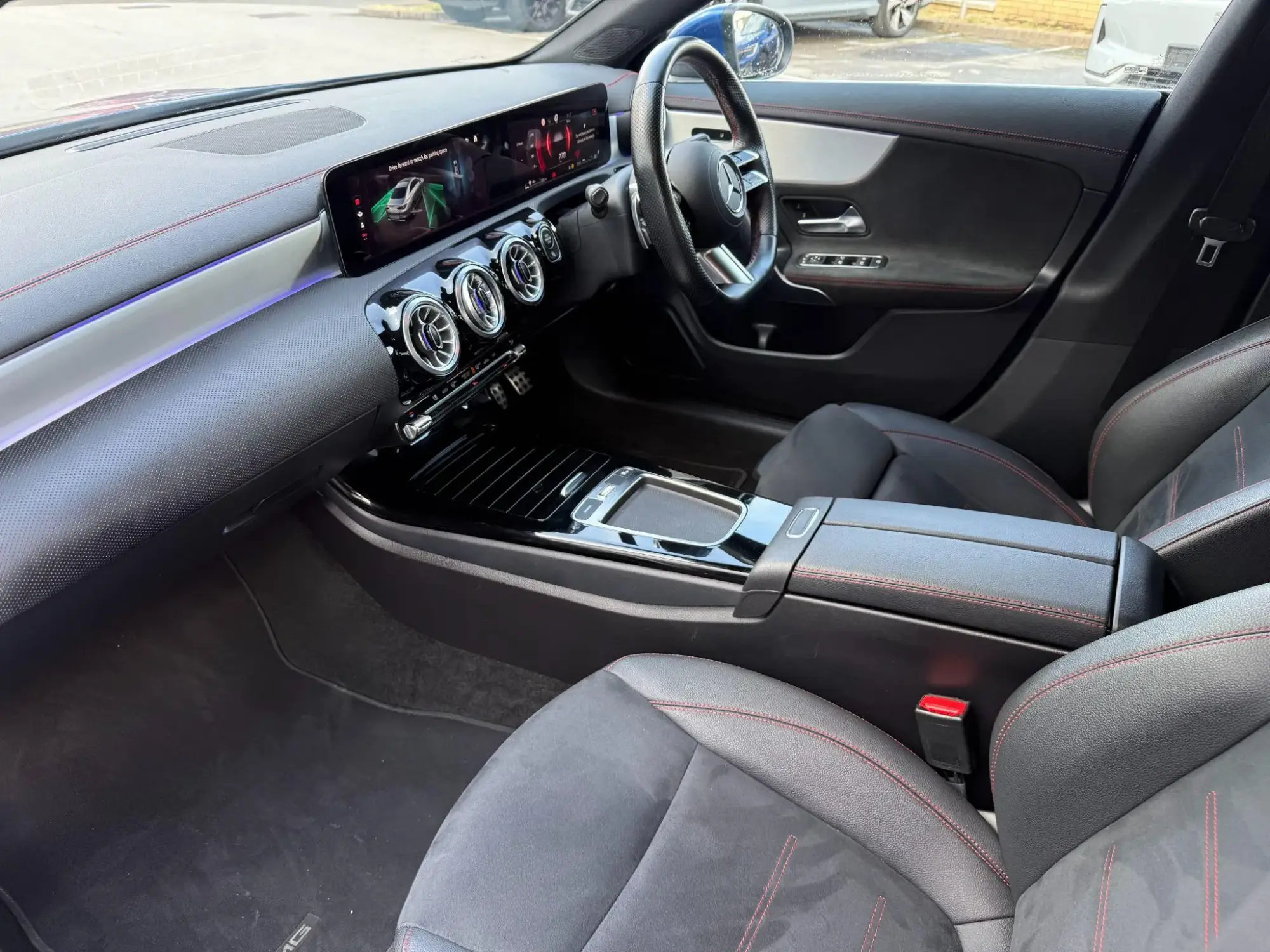 Mercedes-Benz CLA Image 12