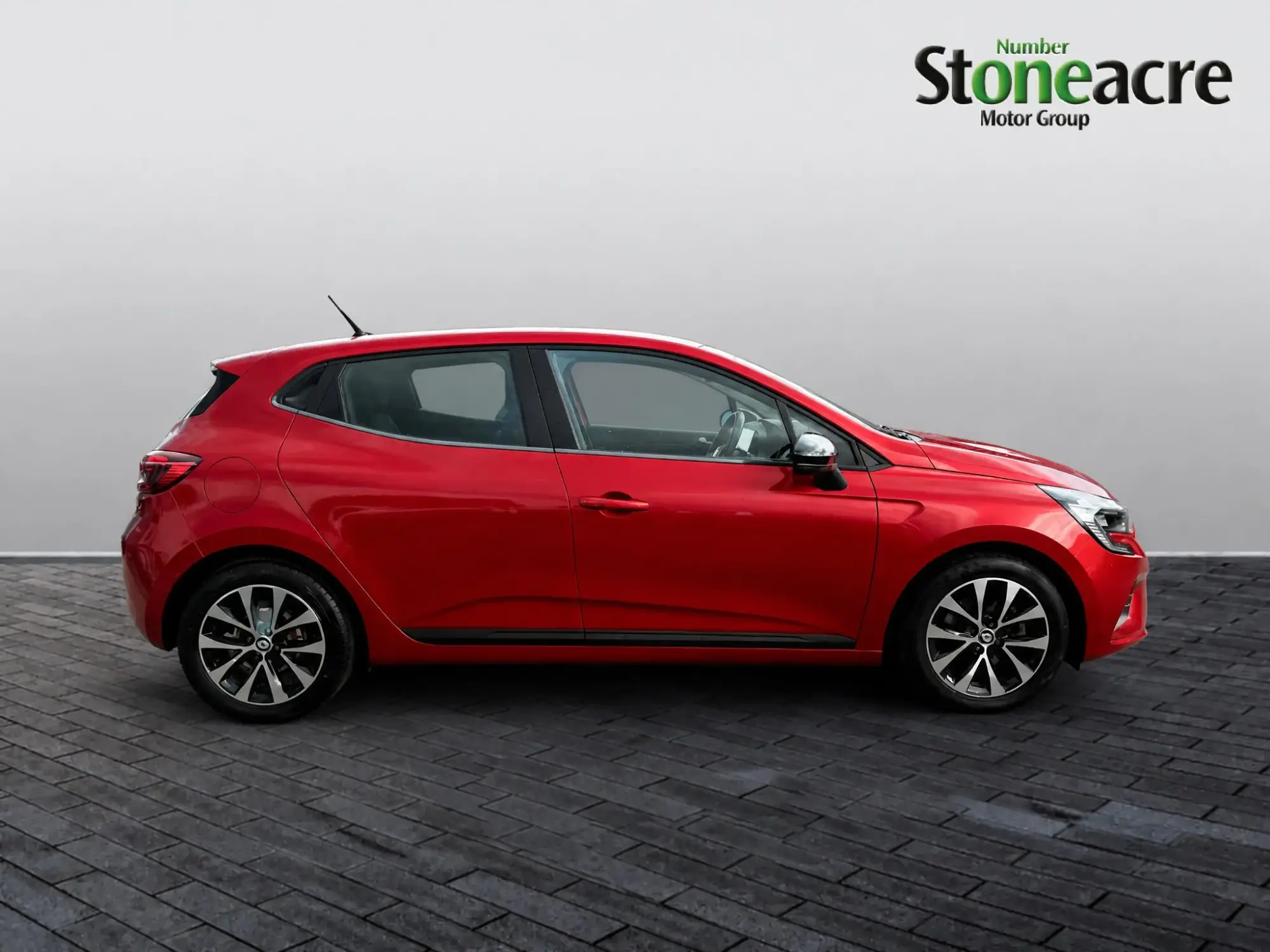 Renault Clio E-Tech Image 2 Renault Clio E-Tech Image 2