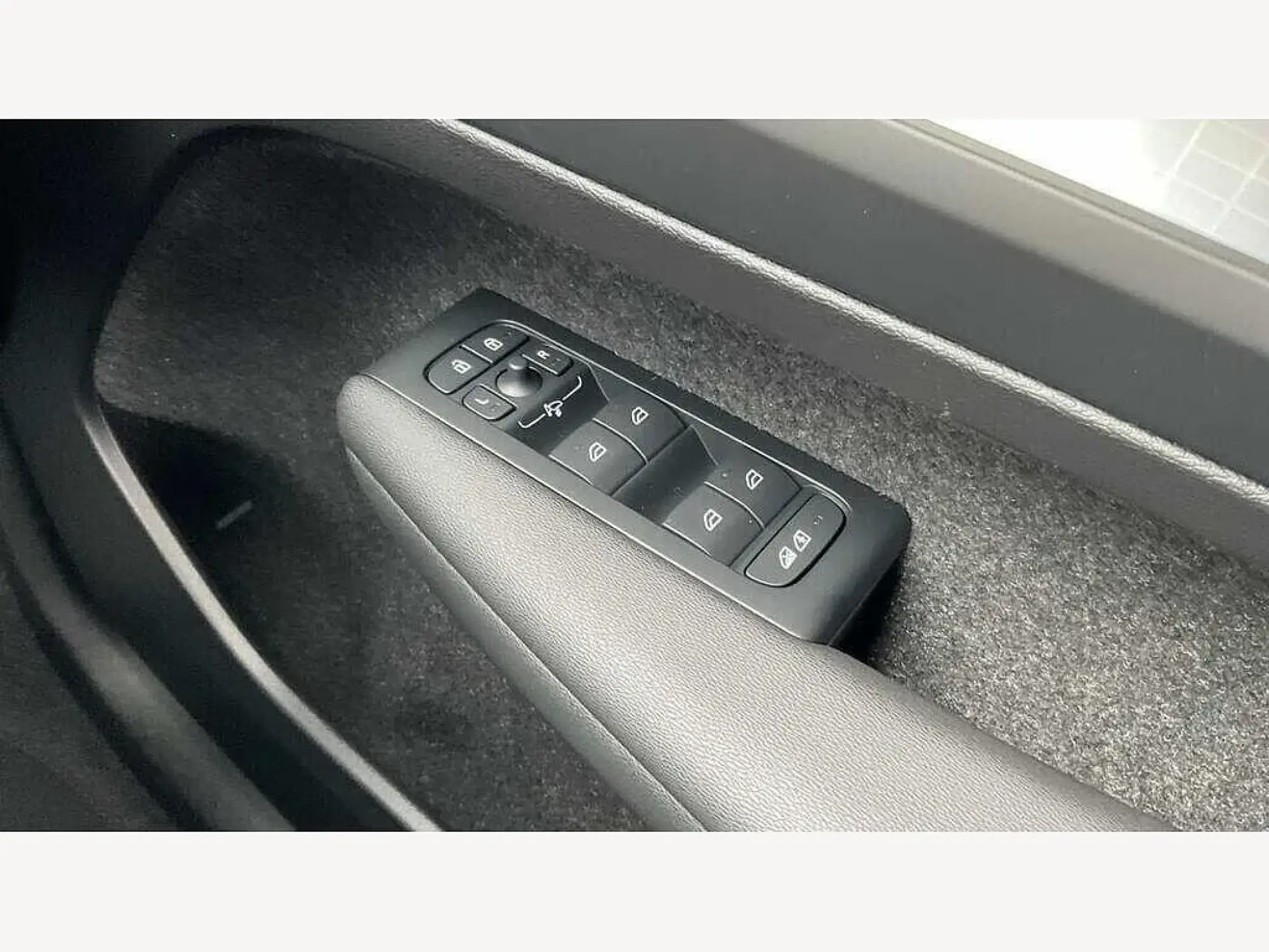Volvo XC40 Image 11