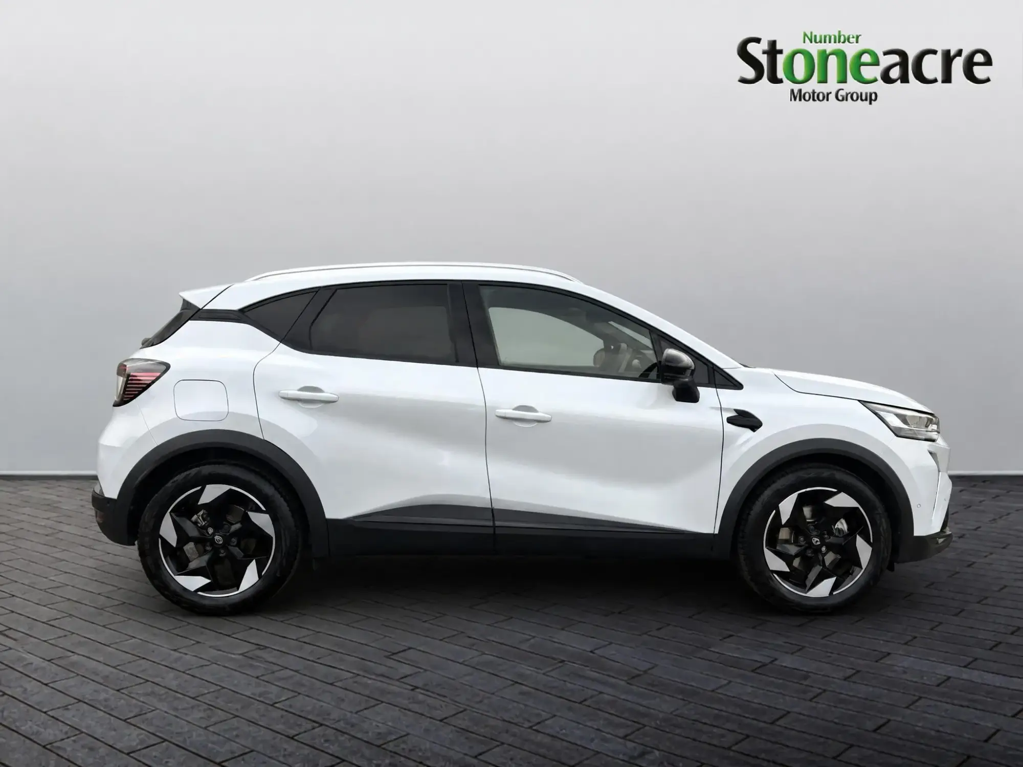 Renault Captur E-Tech Image 2 Renault Captur E-Tech Image 2