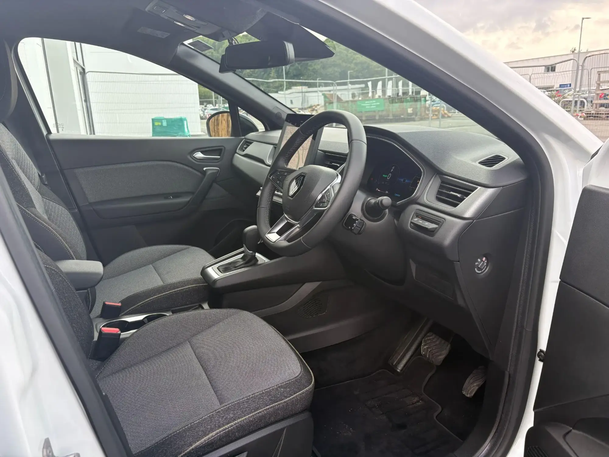 Renault Captur E-Tech Image 9 Renault Captur E-Tech Image 9