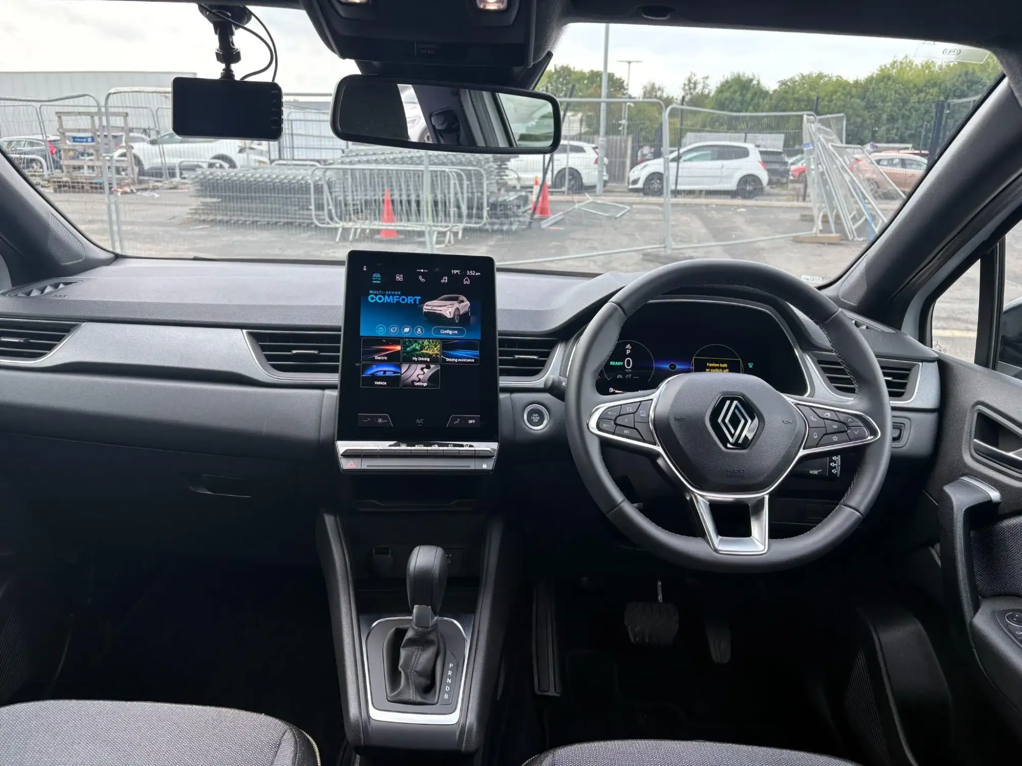 Renault Captur E-Tech Image 12 Renault Captur E-Tech Image 12