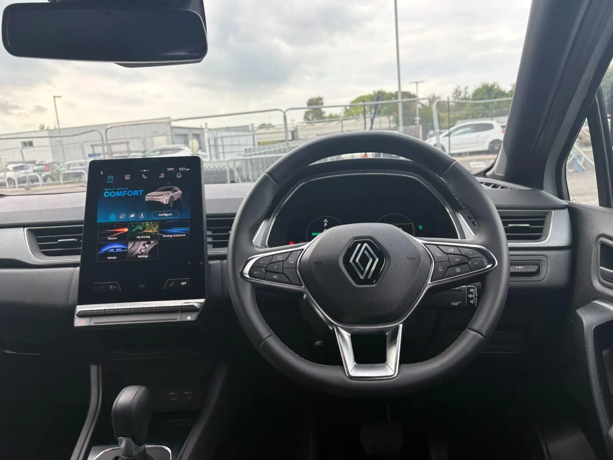 Renault Captur E-Tech Image 13 Renault Captur E-Tech Image 13