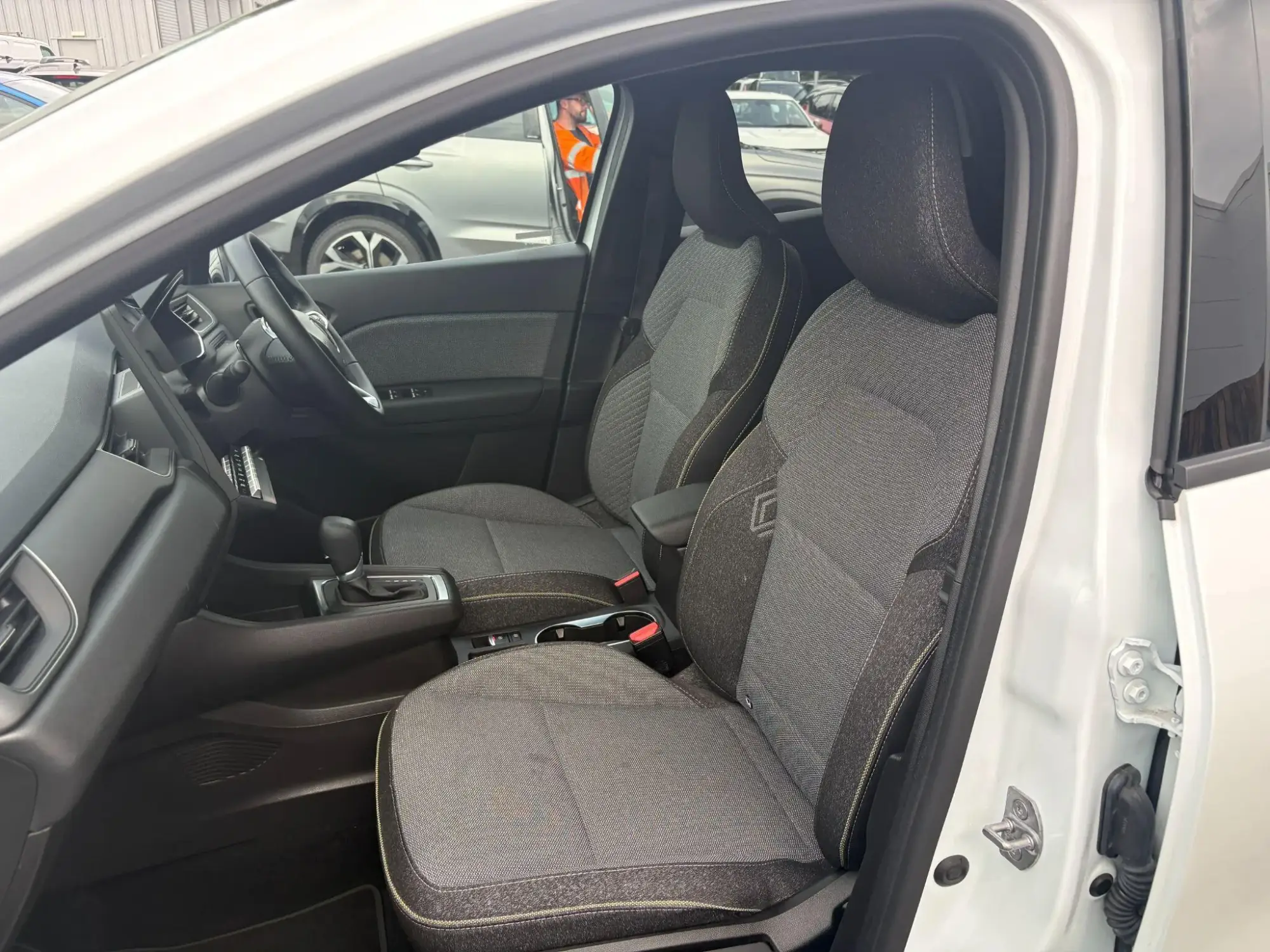 Renault Captur E-Tech Image 15 Renault Captur E-Tech Image 15