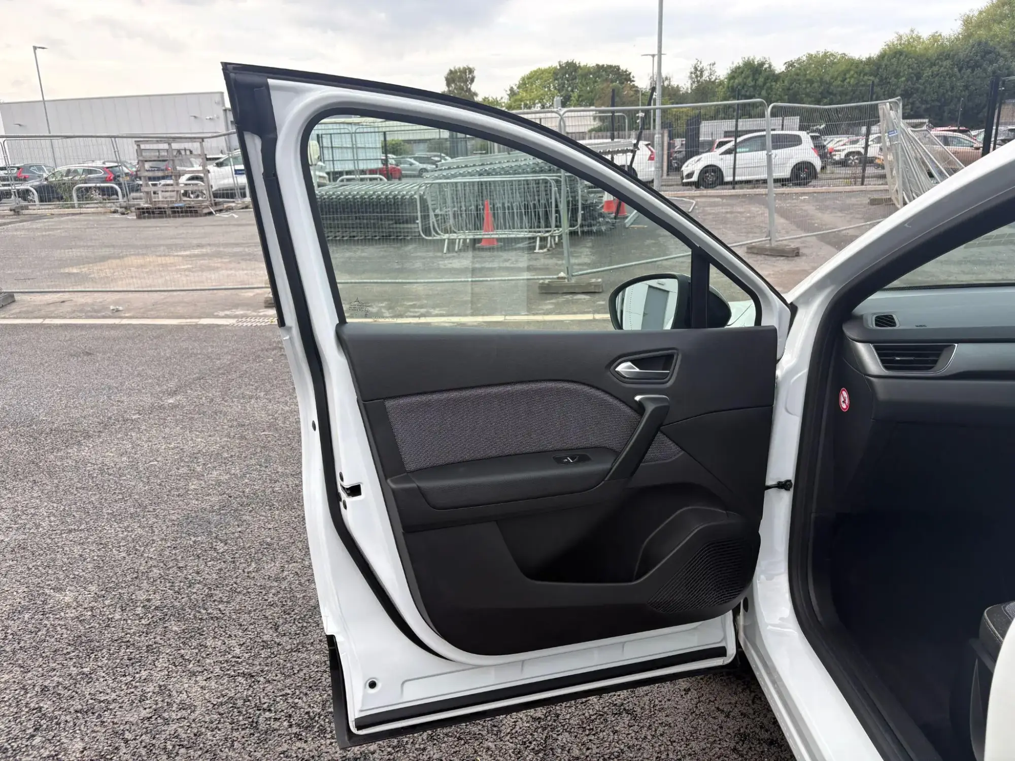 Renault Captur E-Tech Image 17 Renault Captur E-Tech Image 17