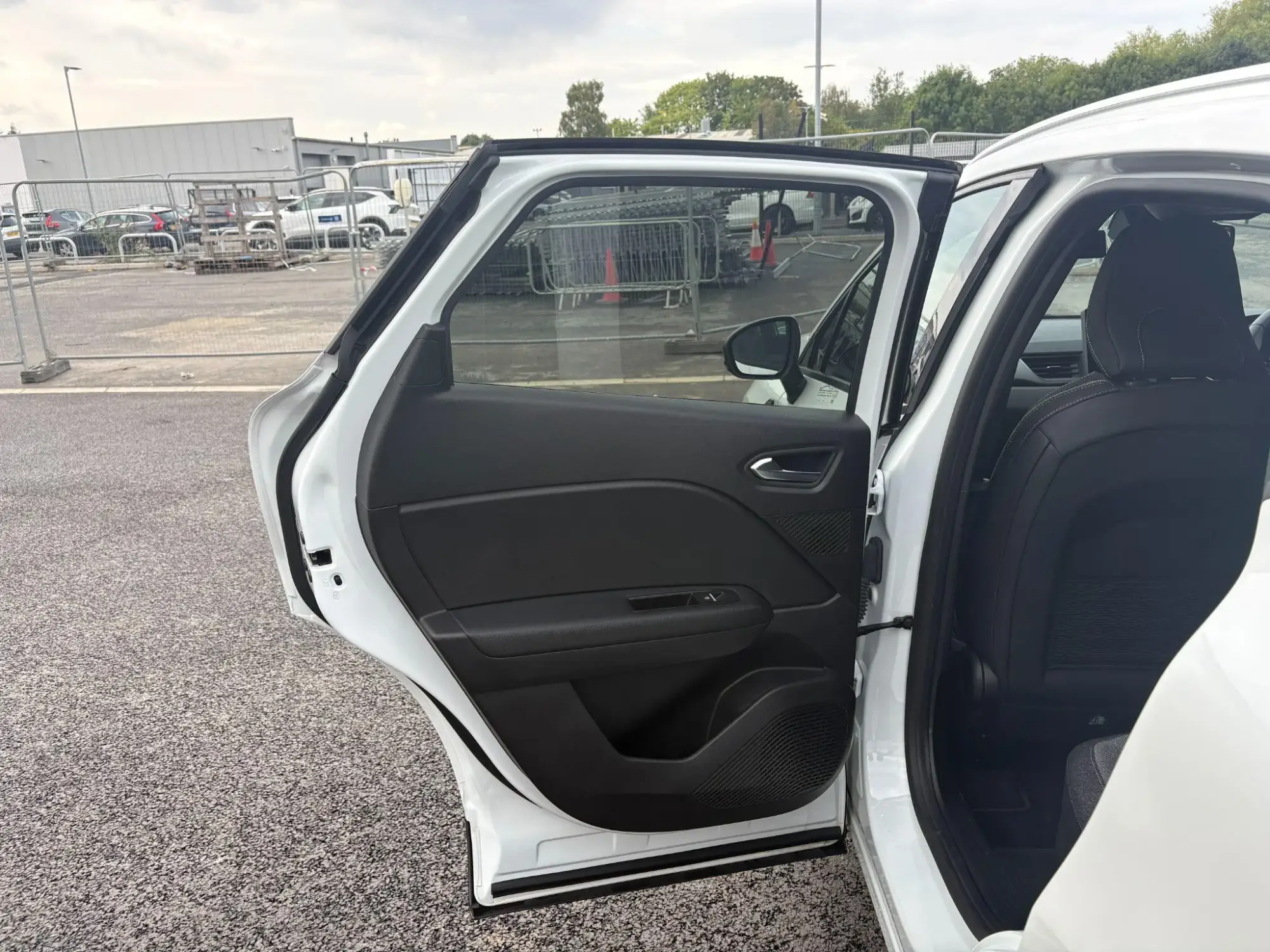 Renault Captur E-Tech Image 32 Renault Captur E-Tech Image 32