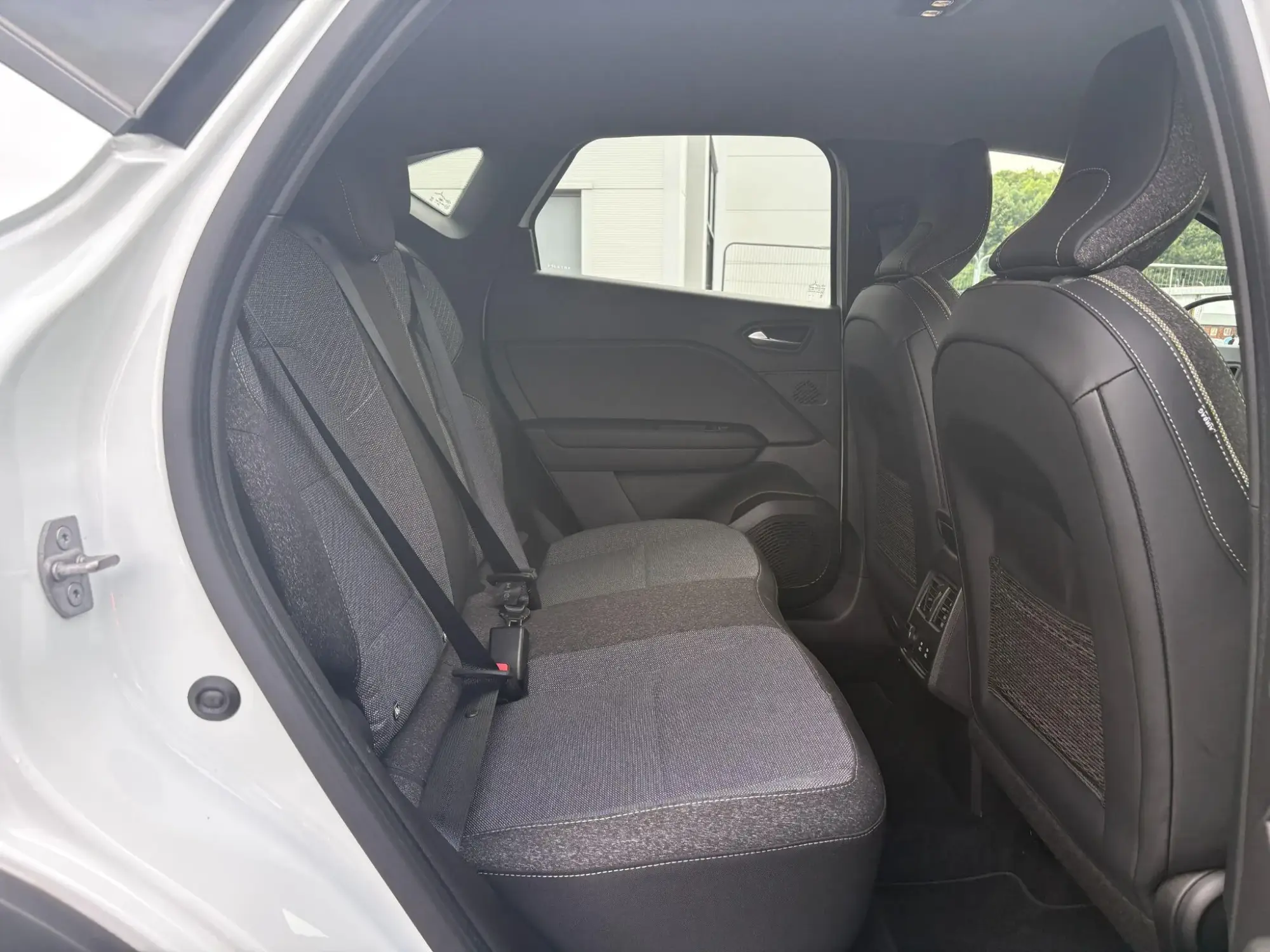 Renault Captur E-Tech Image 35 Renault Captur E-Tech Image 35