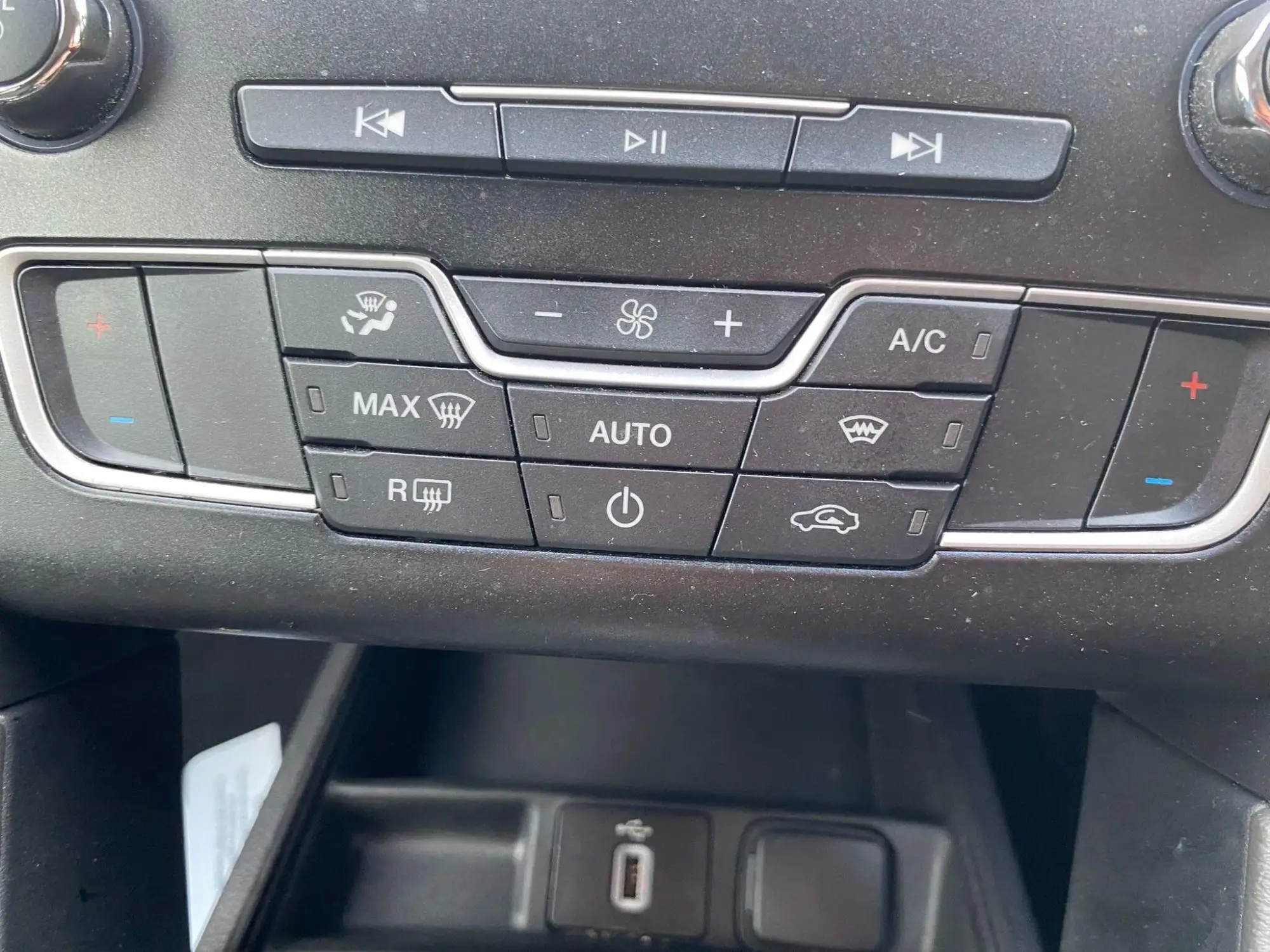 Ford Mondeo Image 8 Ford Mondeo Image 8