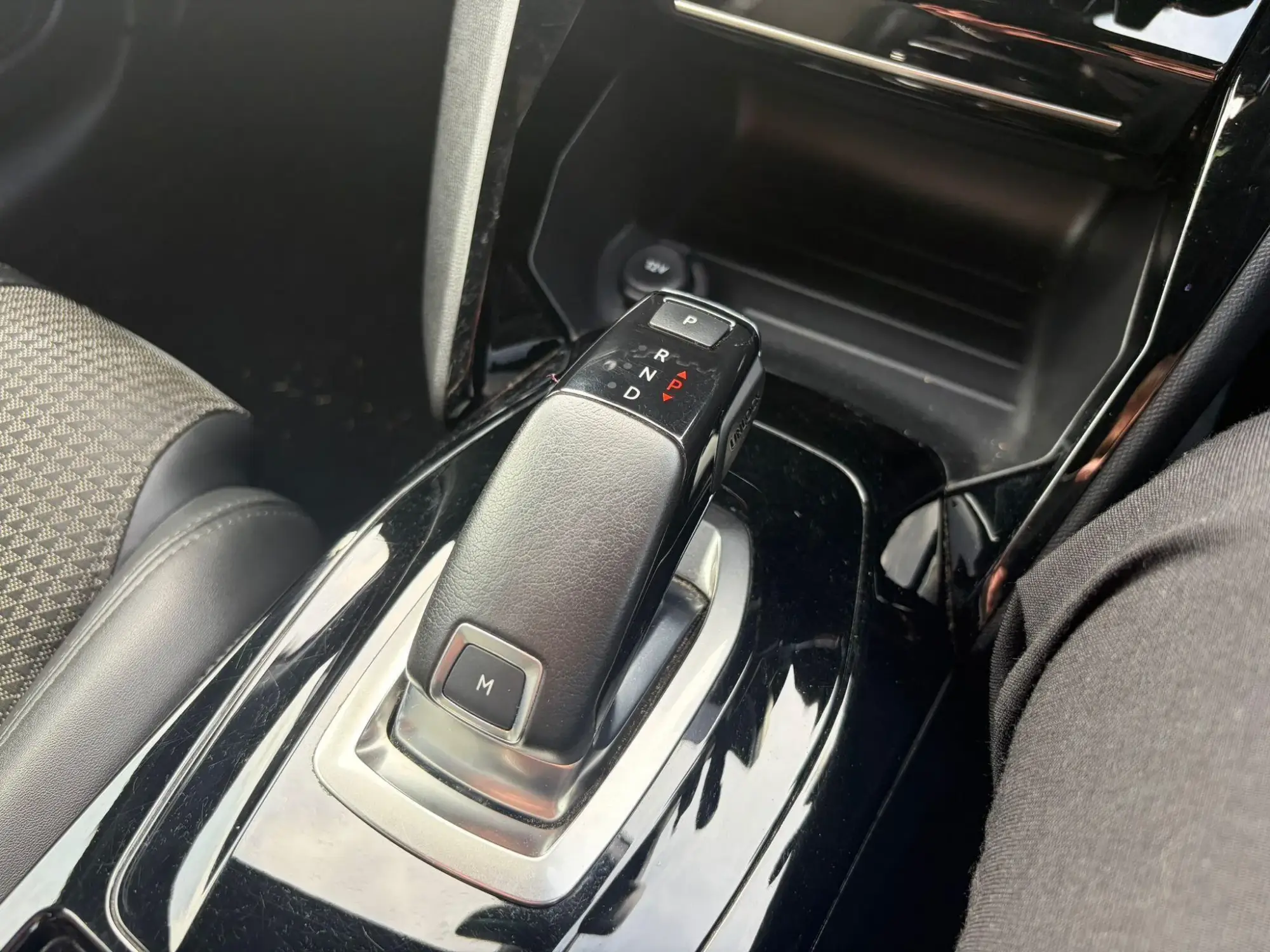Peugeot 208 Image 9