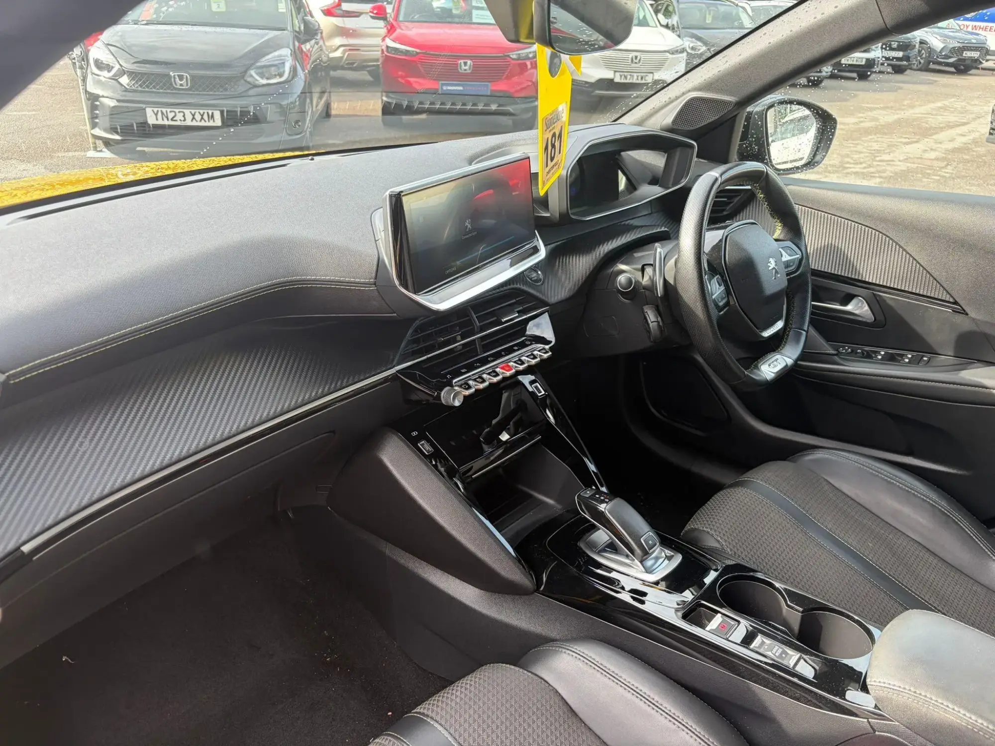 Peugeot 208 Image 10