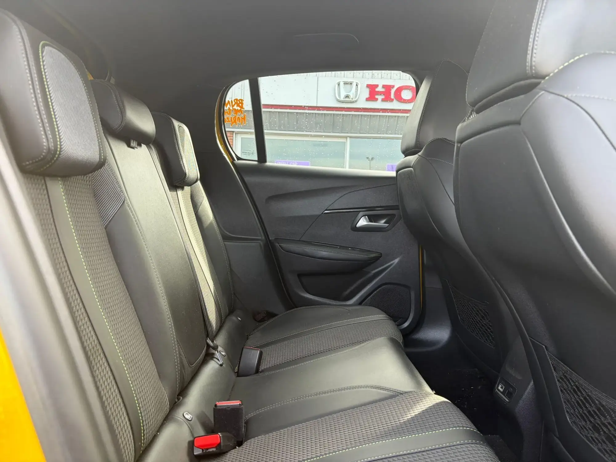 Peugeot 208 Image 13
