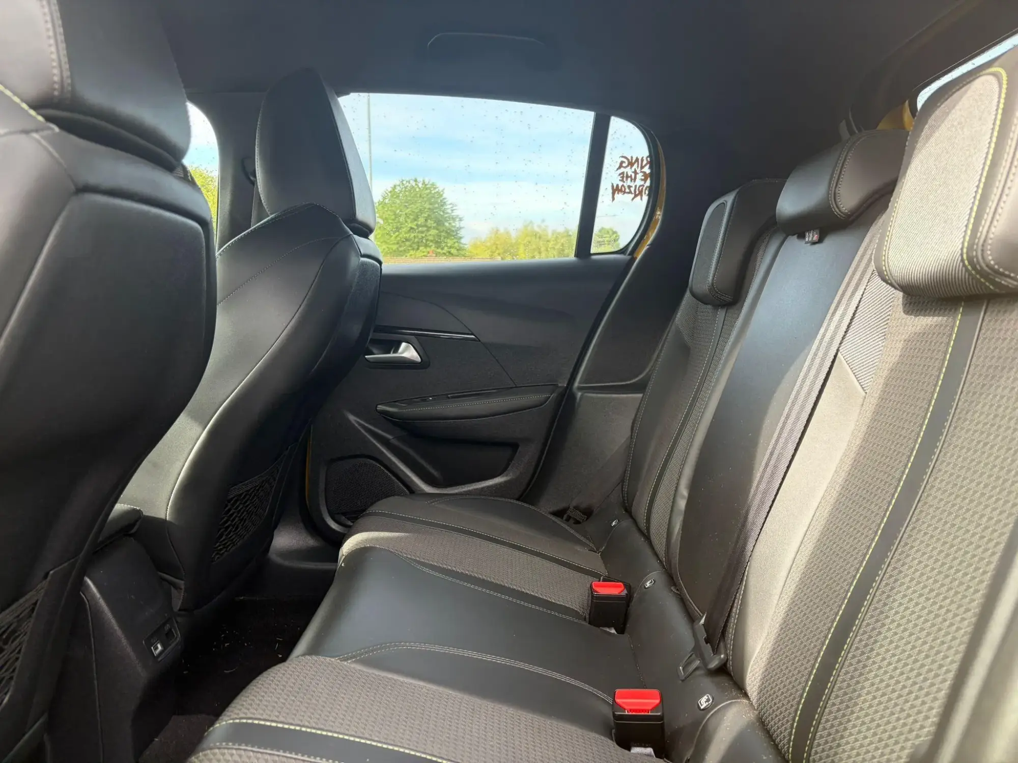 Peugeot 208 Image 14