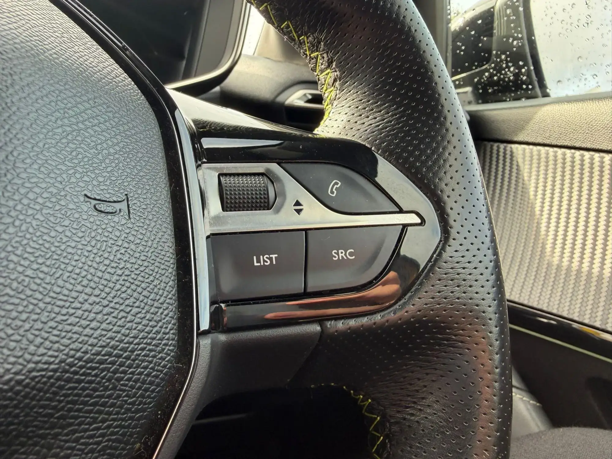 Peugeot 208 Image 16