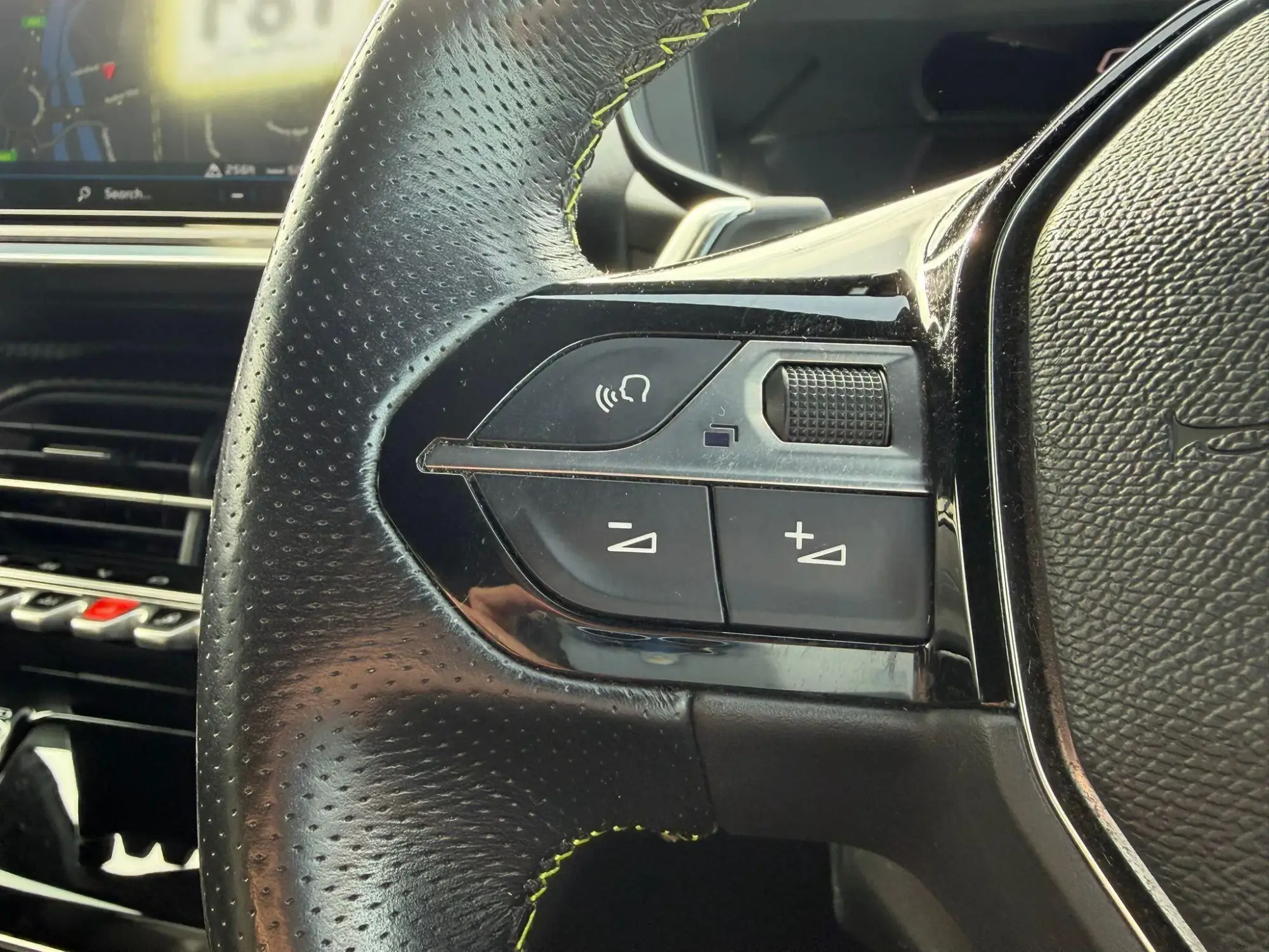 Peugeot 208 Image 17