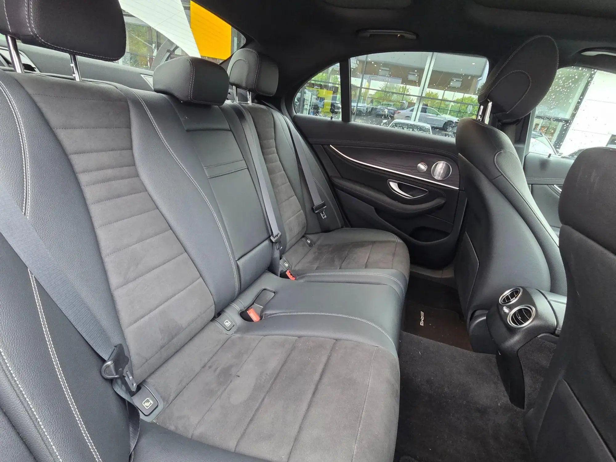Mercedes-Benz E-Class Image 17 Mercedes-Benz E-Class Image 17