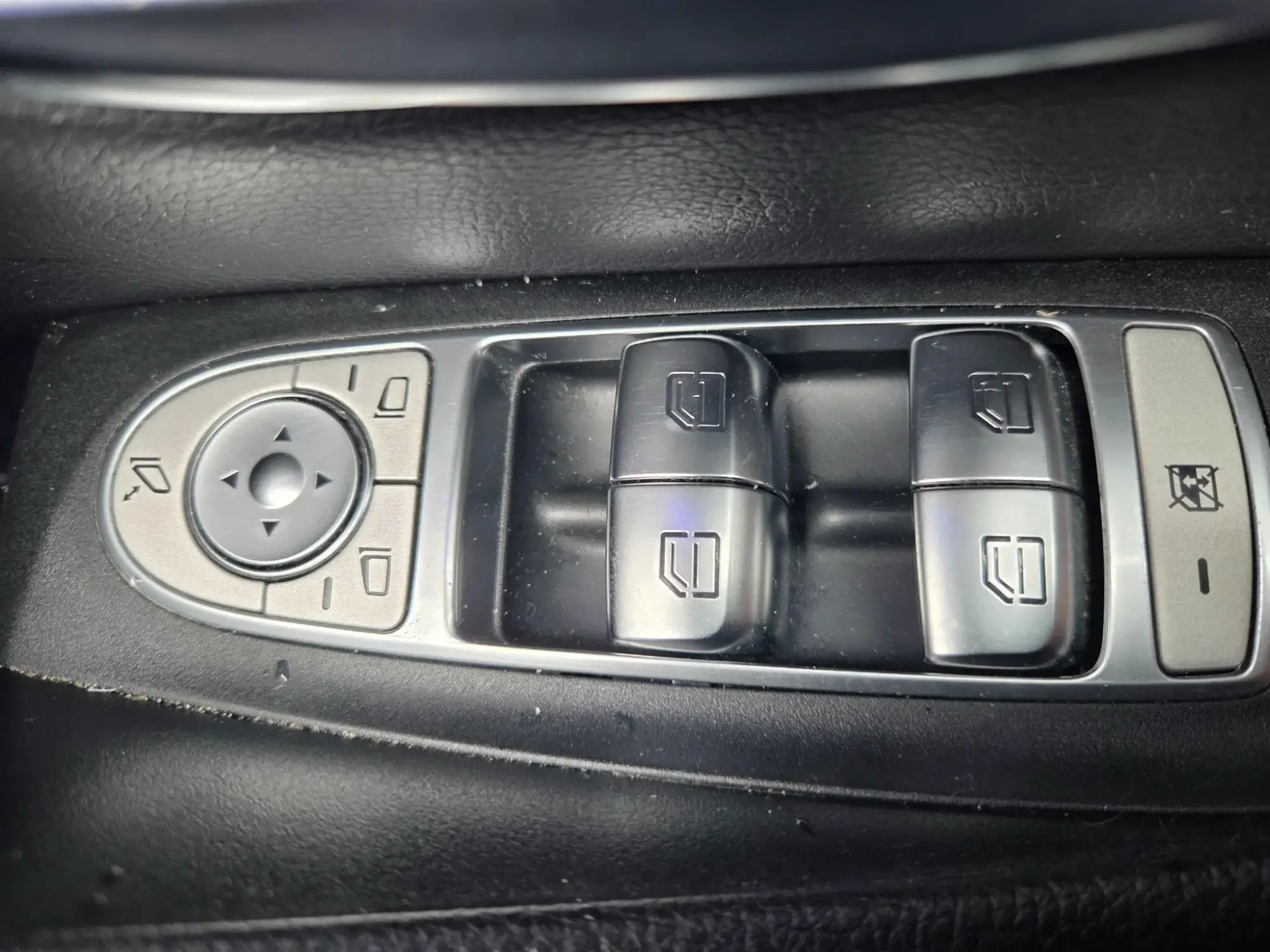 Mercedes-Benz E-Class Image 26 Mercedes-Benz E-Class Image 26
