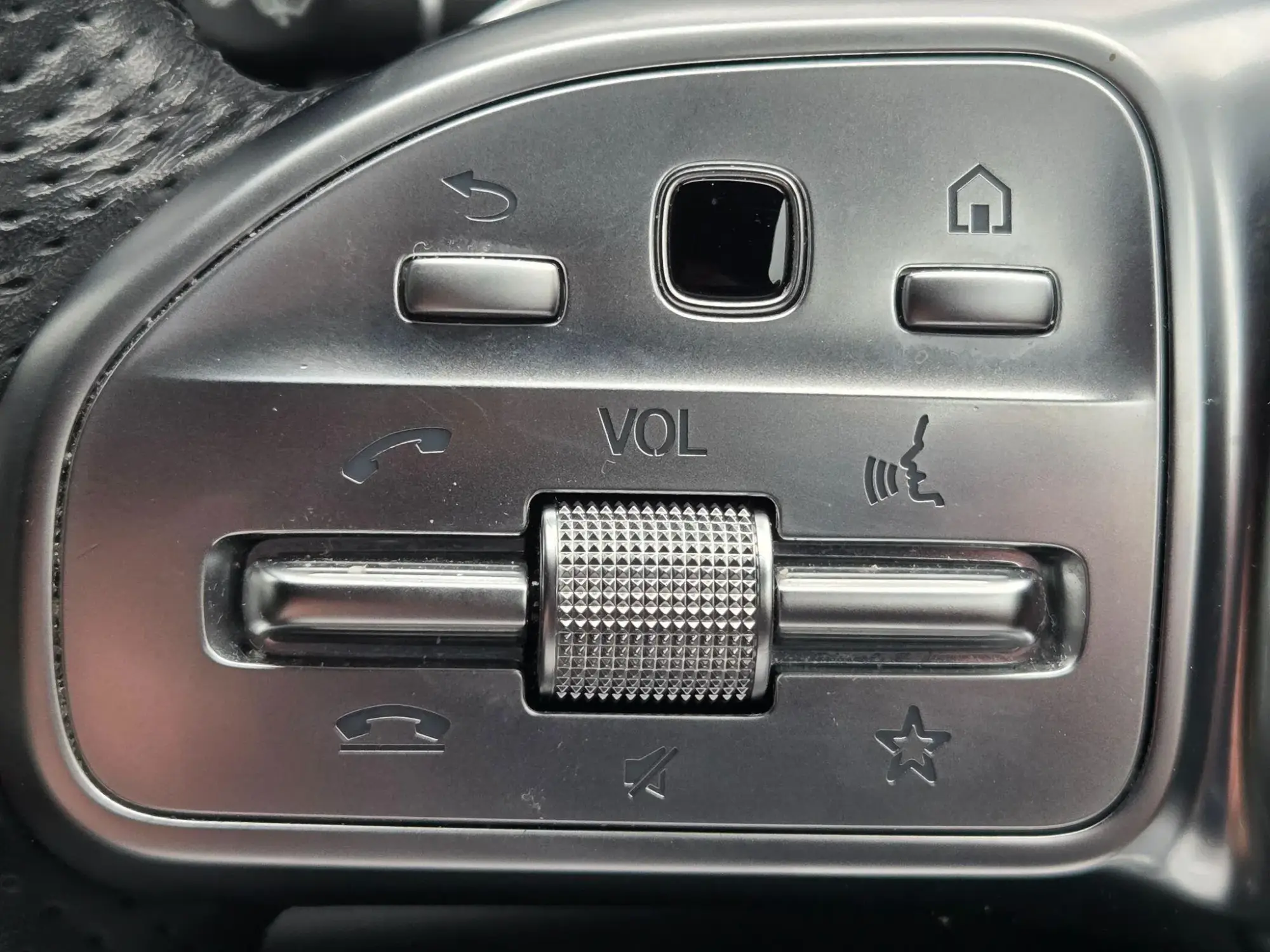 Mercedes-Benz E-Class Image 27 Mercedes-Benz E-Class Image 27