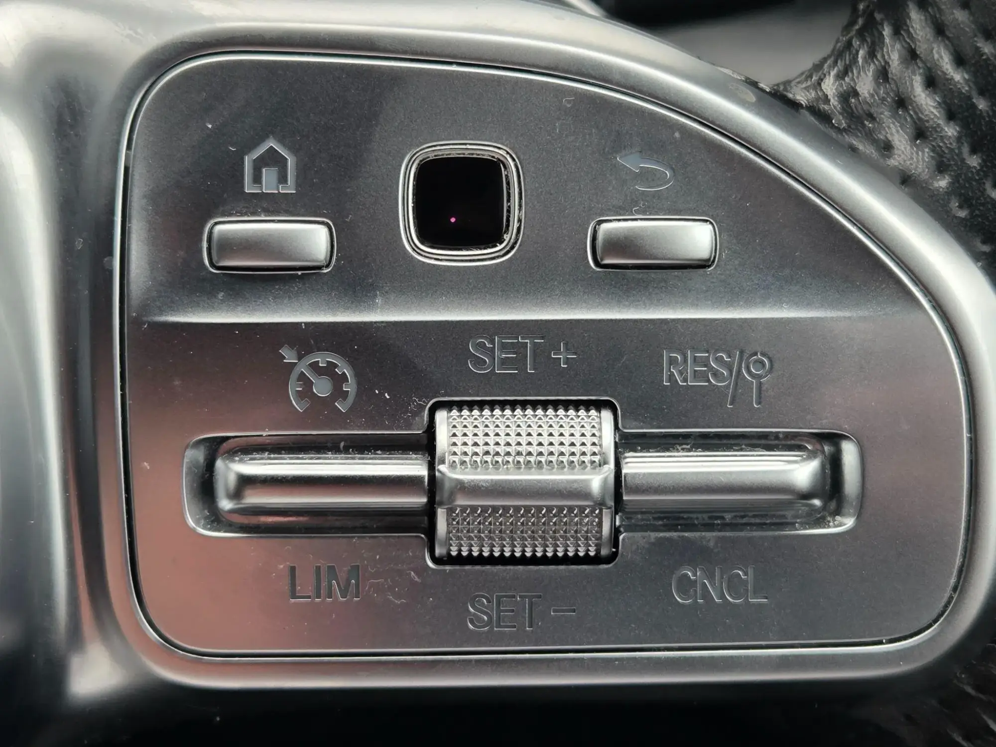 Mercedes-Benz E-Class Image 28 Mercedes-Benz E-Class Image 28