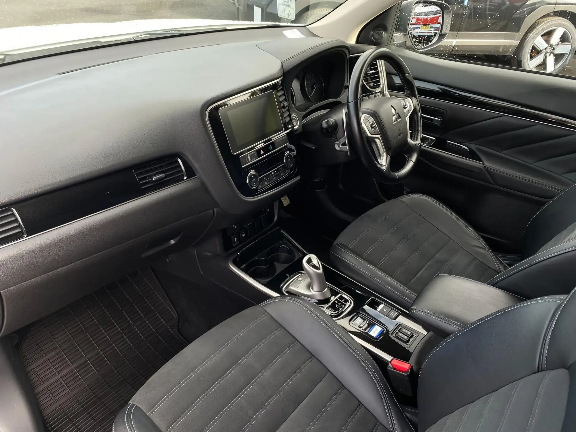 Mitsubishi Outlander Image 11 Mitsubishi Outlander Image 11