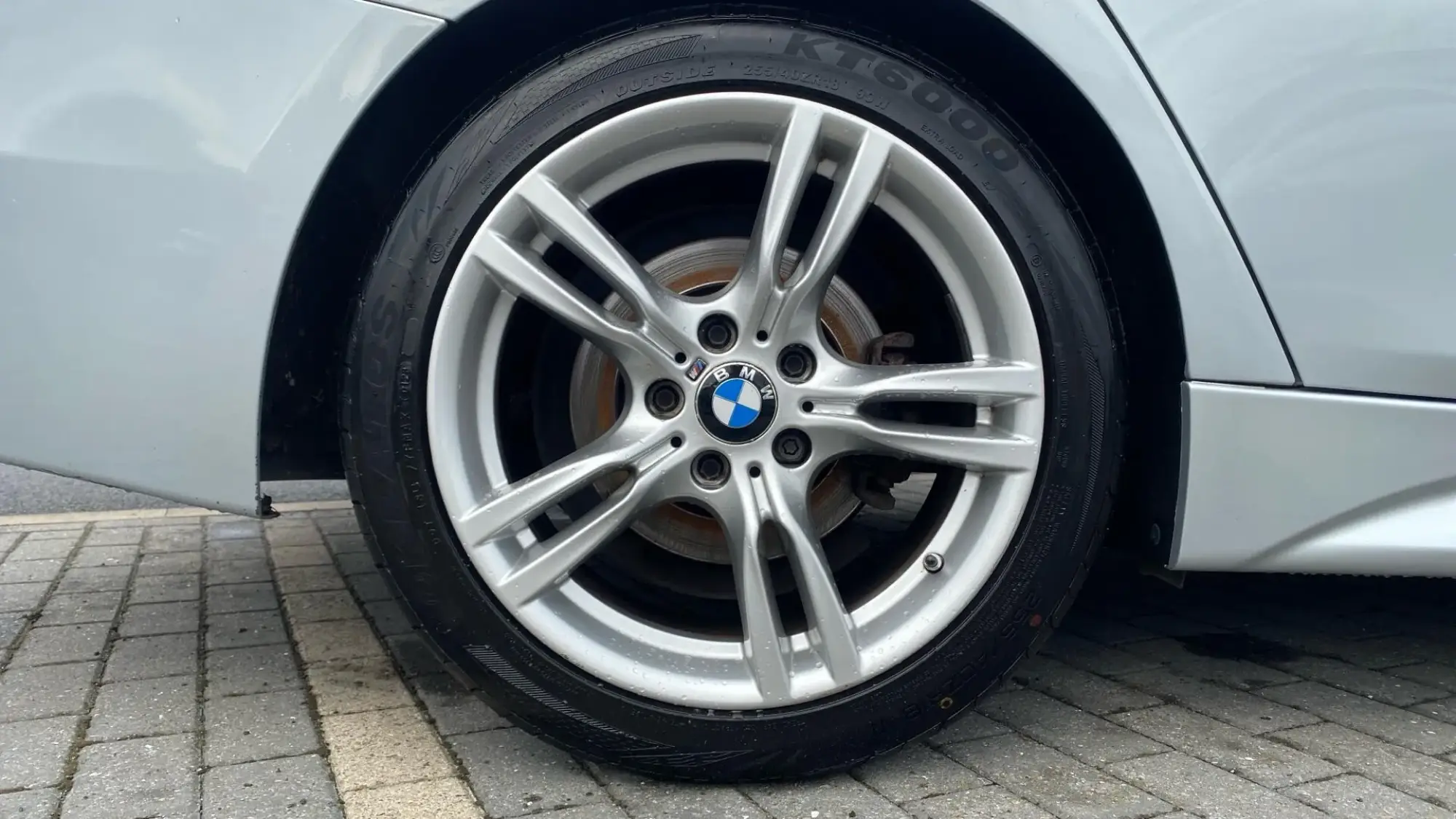 BMW 3 Series Touring Image 9