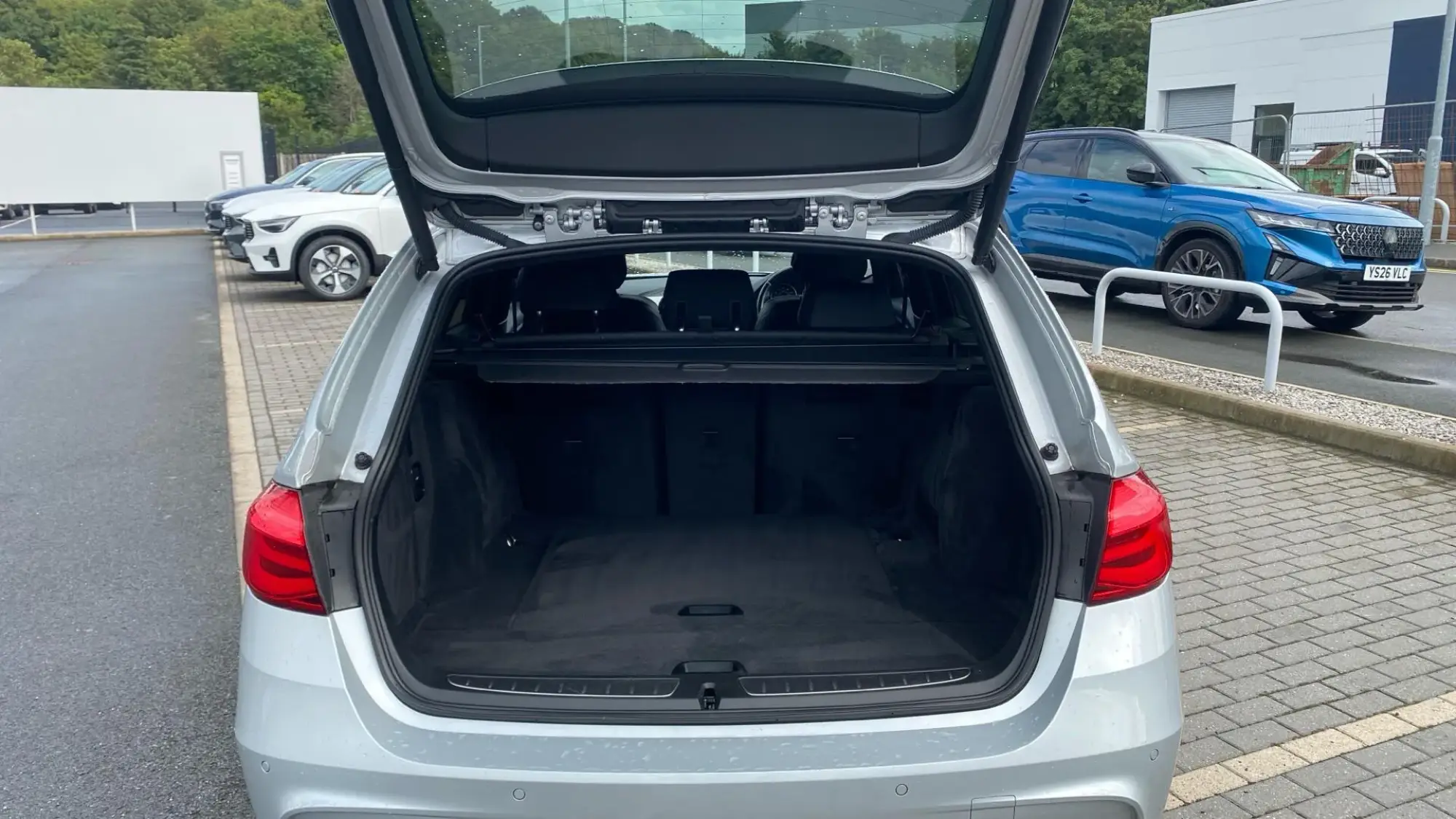 BMW 3 Series Touring Image 13