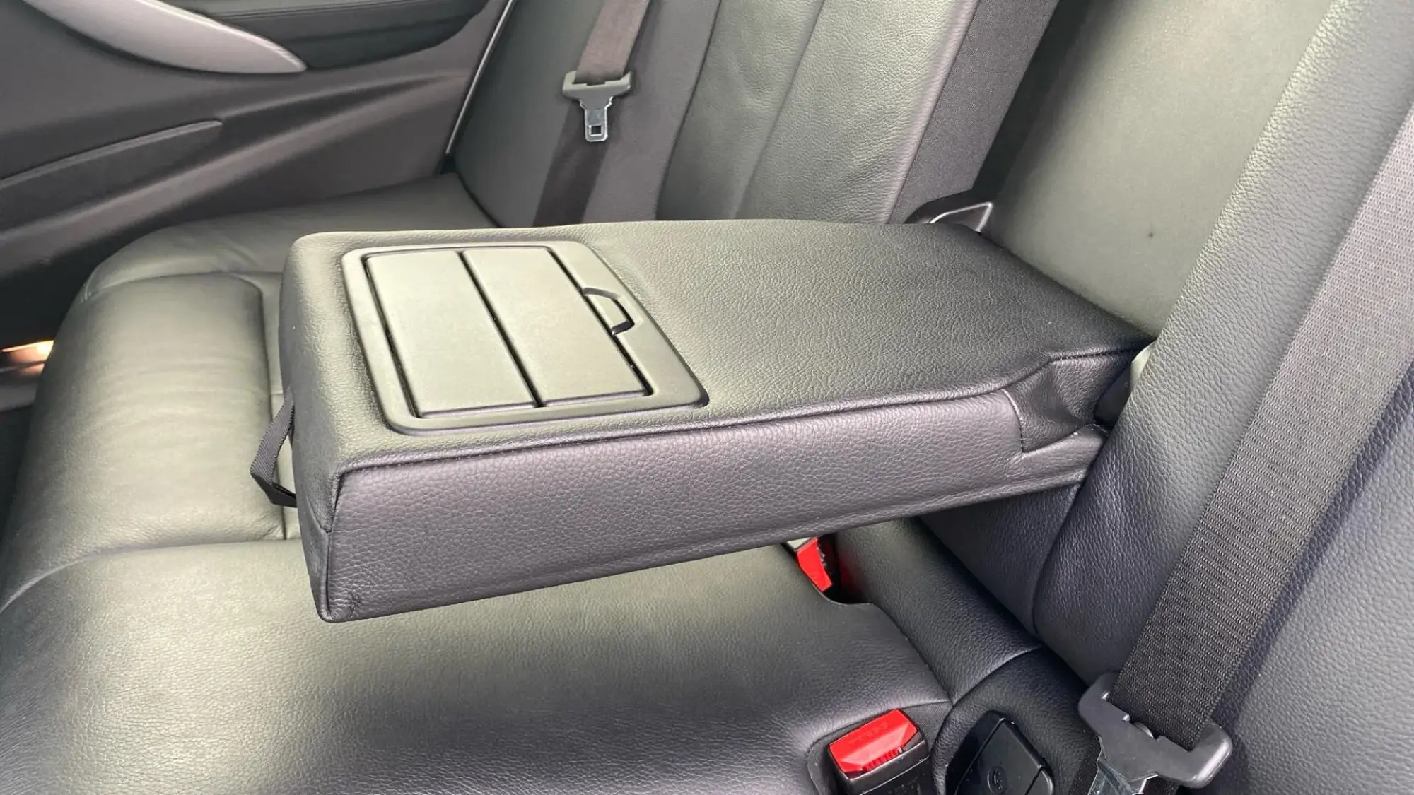 BMW 3 Series Touring Image 34